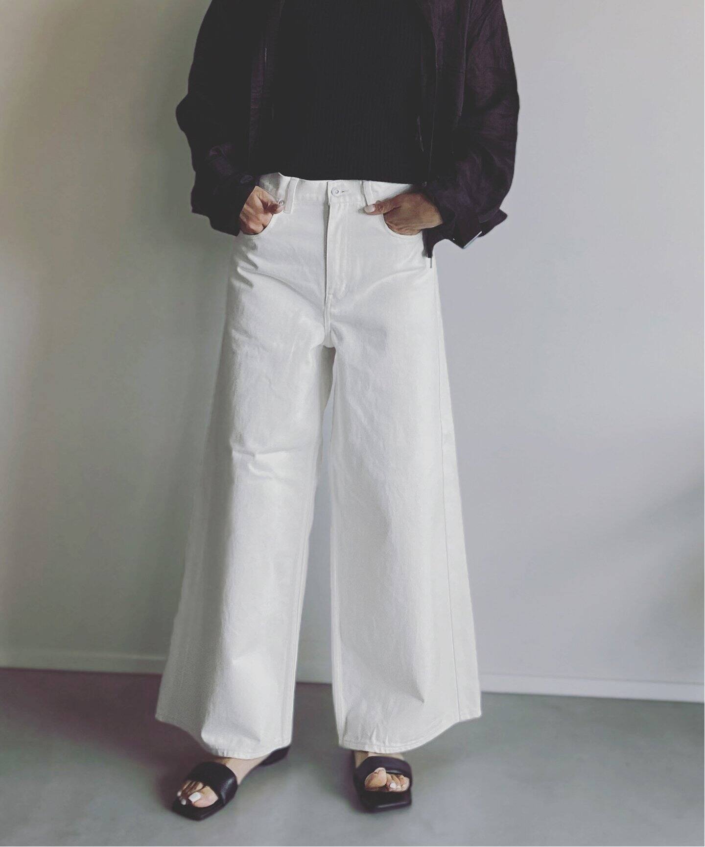 woadblue × エディター坪田あさみ】WIDE PANTS（ホワイト）（デニム 