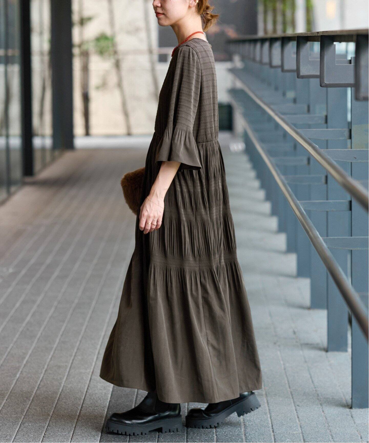 2サイズ展開》マジョリカプリーツロングワンピース（無地  