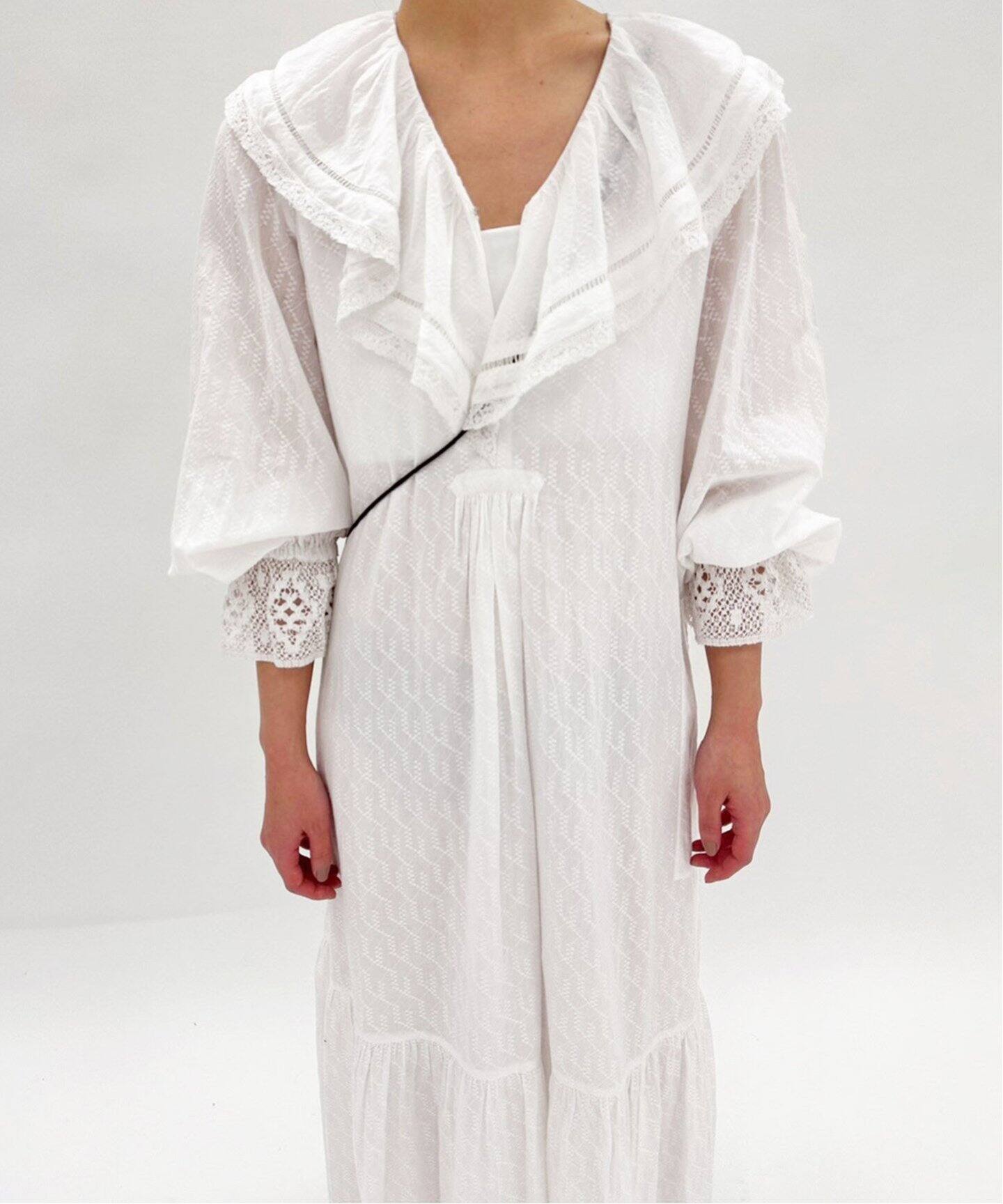 ne Quittez pas コットンロングワンピース ヌキテバ　ホワイト ne Quittez pas / ヌキテパ】COTTON DOBBY FRILL COLLAR