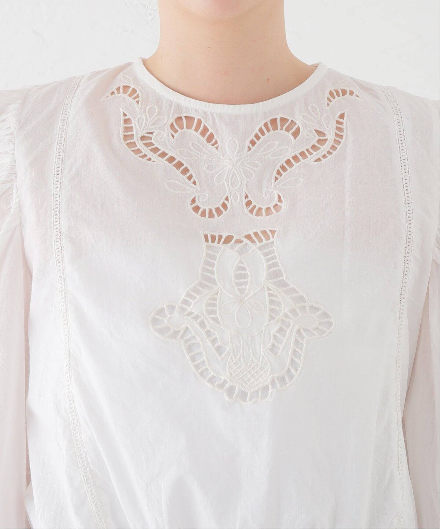 トップス anuke Cutwork Puff Blouse anuke（アンヌーク）の「Cutwork Puff Blouse（シャツ/ブラウス