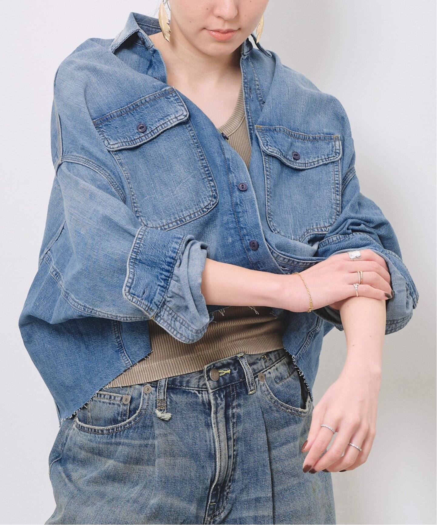 R13/アールサーティーン】 CROPPED DENIM SHIRT（シャツ／ブラウス 