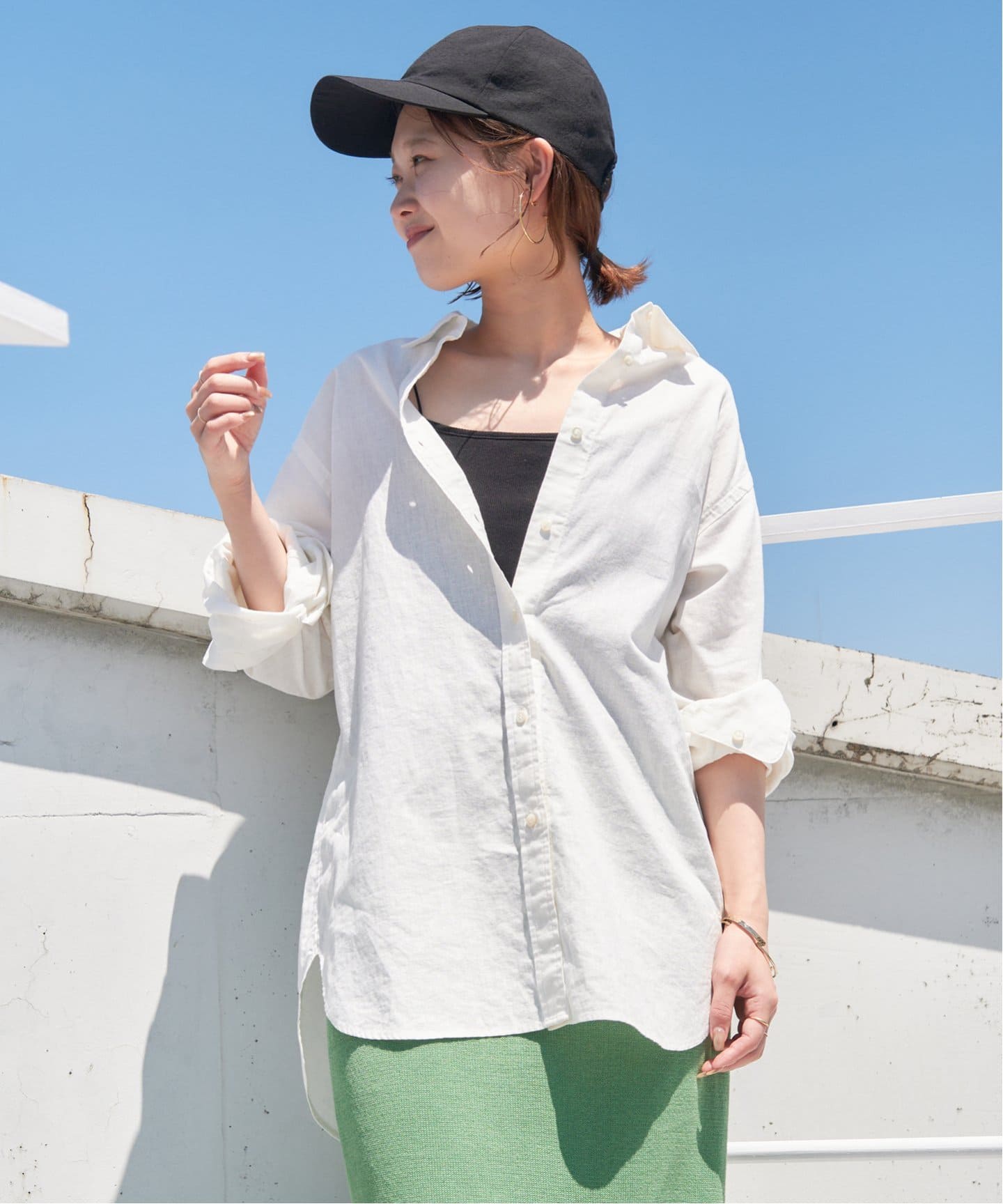 【新品未使用タグ付き】スローブイエナ 綿麻レギュラーシャツ ホワイト 綿麻レギュラーシャツ（シャツ／ブラウス）｜SLOBE IENA