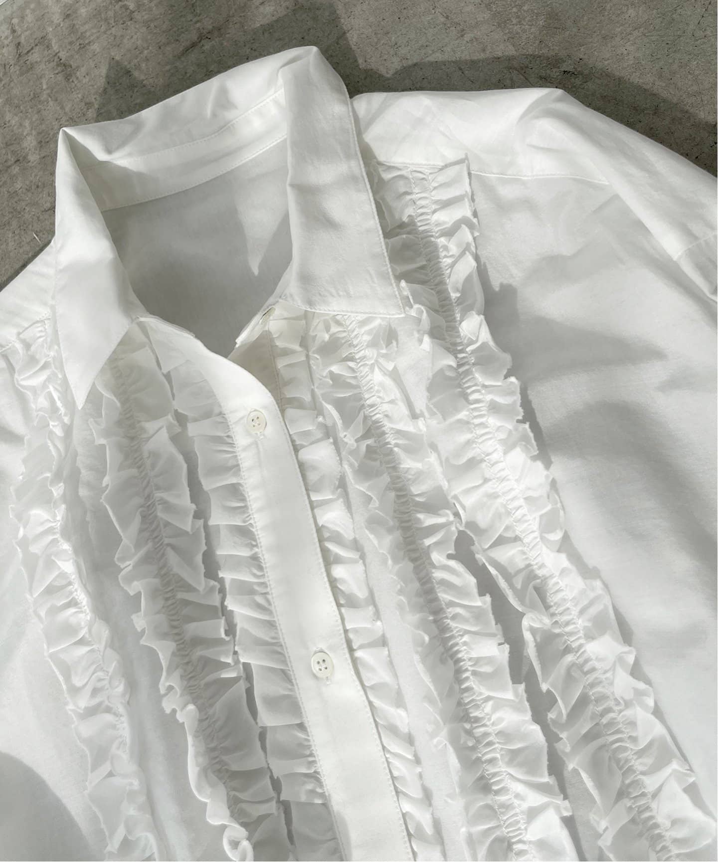 sara⭐︎Spick&Span コットンシルクフロントフリルブラウス Spick & Span（スピックアンドスパン）の「コットンシルク