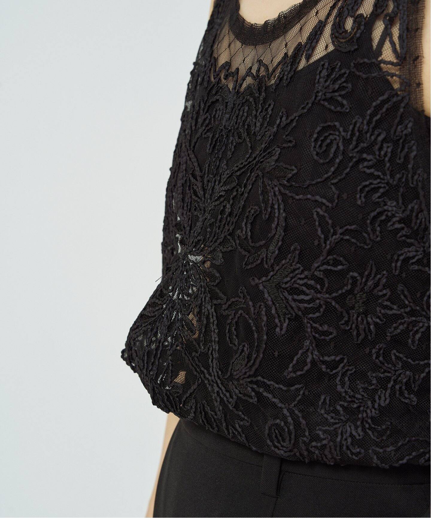 HARDY NOIR 黒の刺繍タンクトップ IENA HARDY NOIR 黒の刺繍タンクトップ IENA