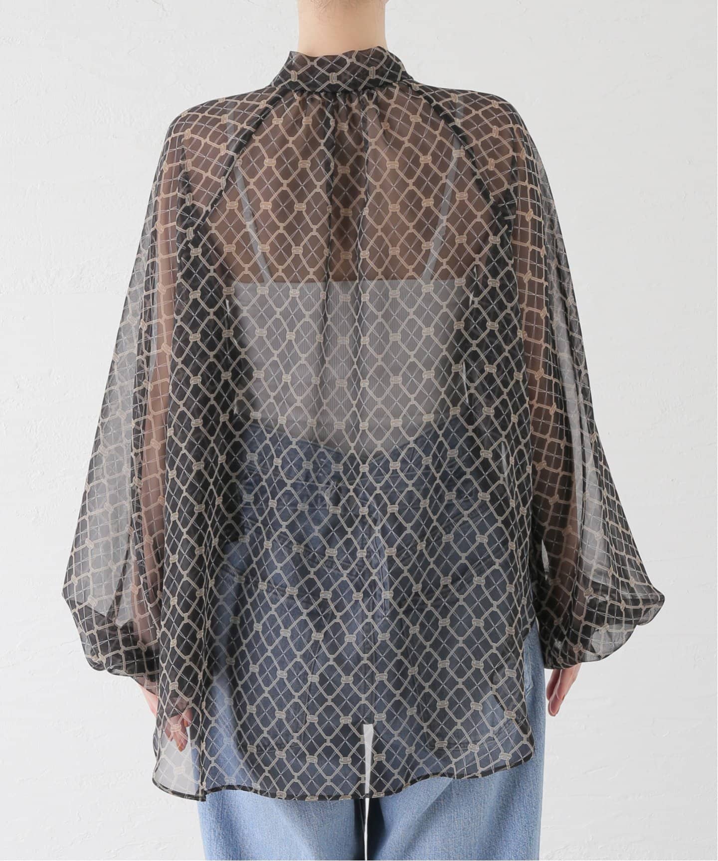 再値下【定価19,800円】NOBLEチェーンプリントエアリーボウタイブラウス チェーンプリントエアリーボウタイブラウス | ノーブル(Noble