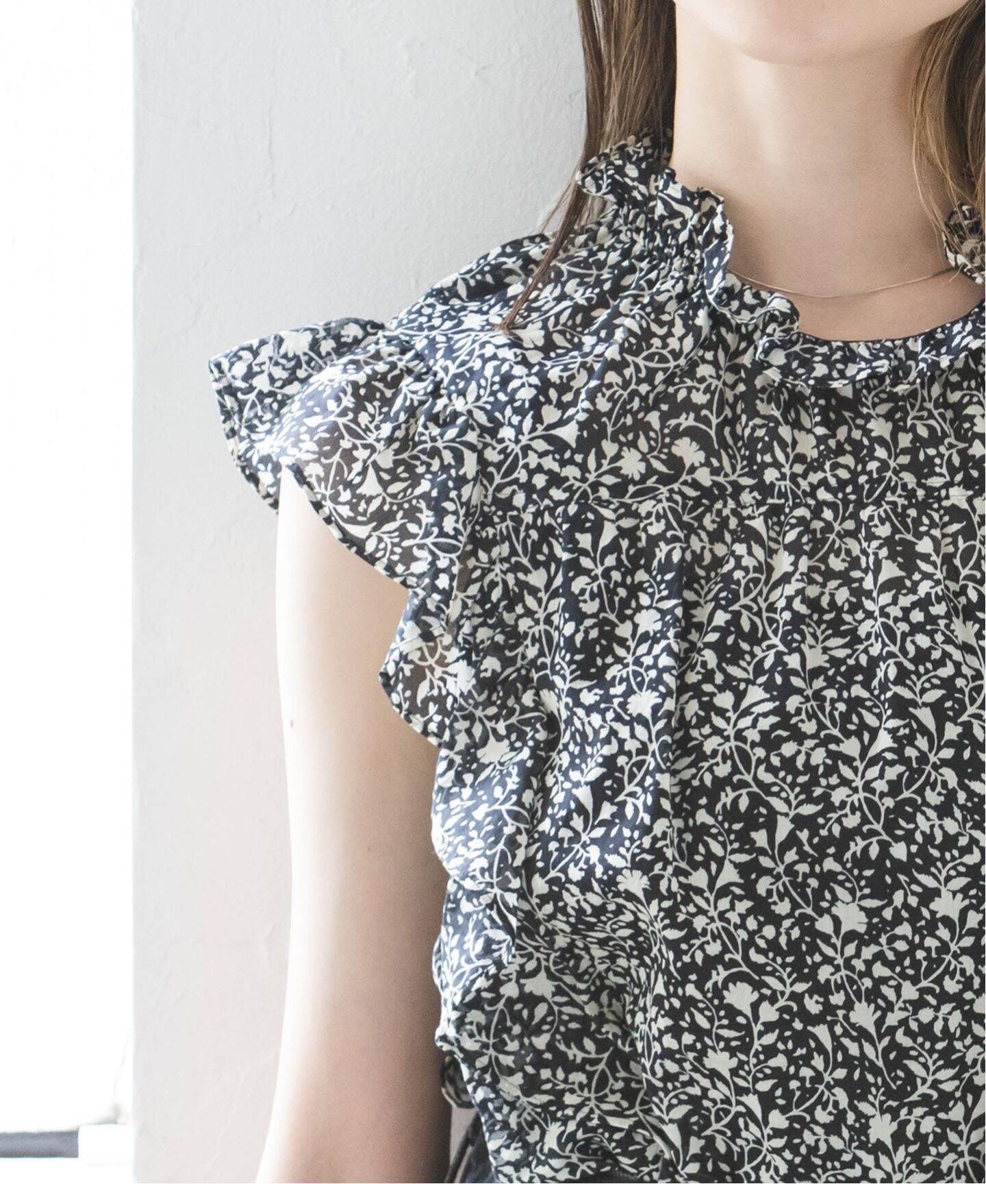 追加3》モノトーンフラワープリントノースリブラウス（シャツ  