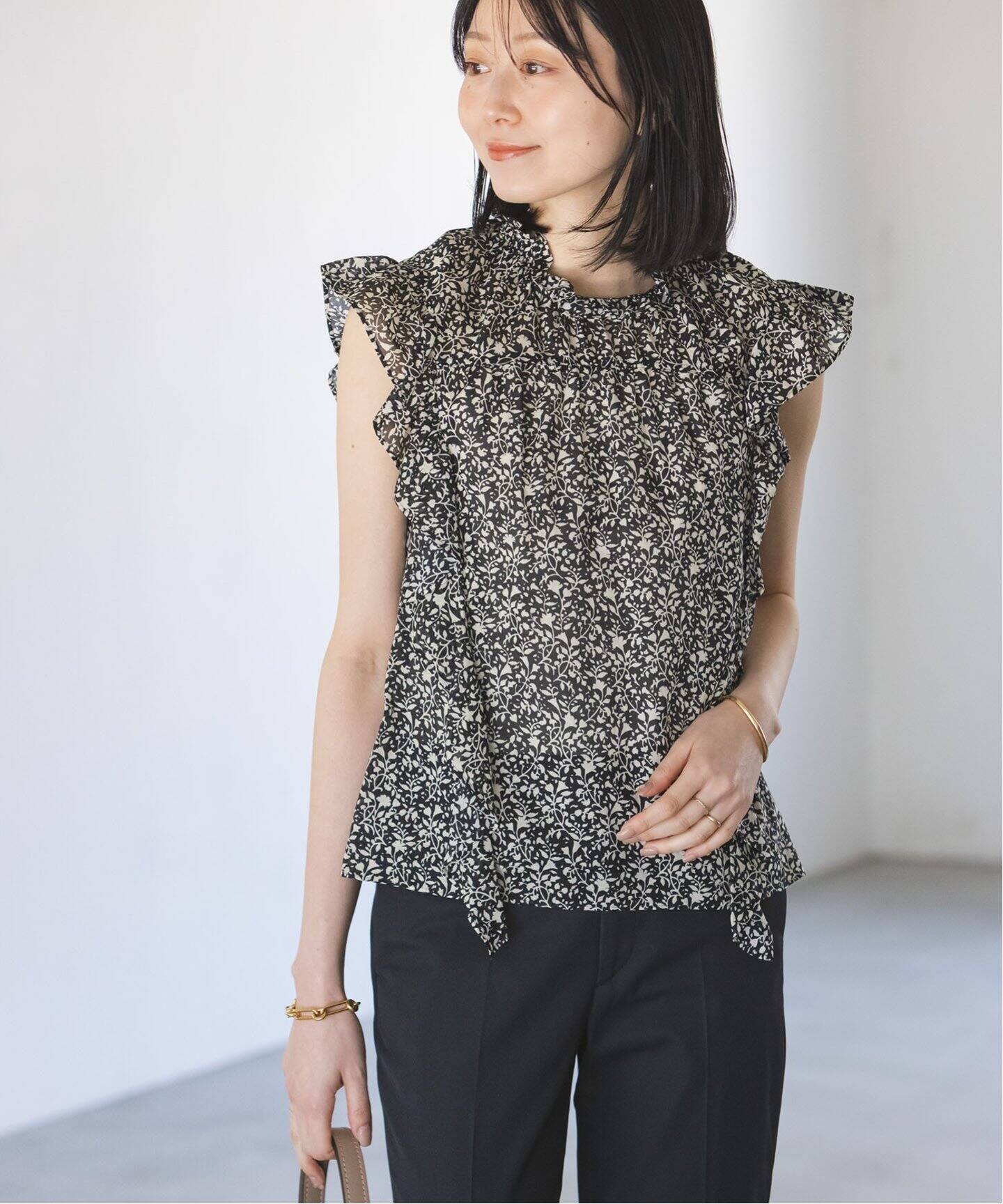 追加3》モノトーンフラワープリントノースリブラウス（シャツ  