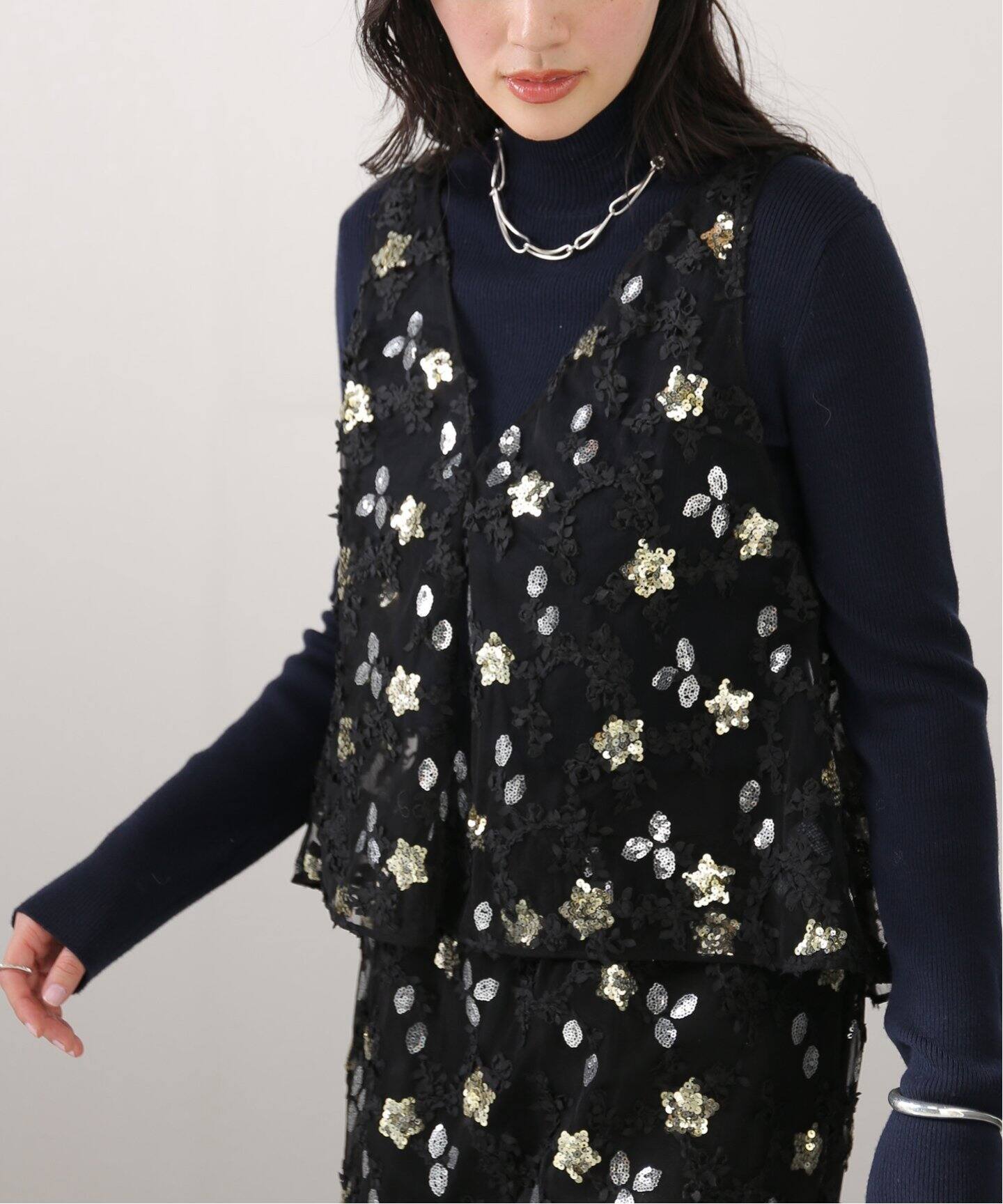 美品シャツ ブラウス SHINY エンブロイダリーTOP