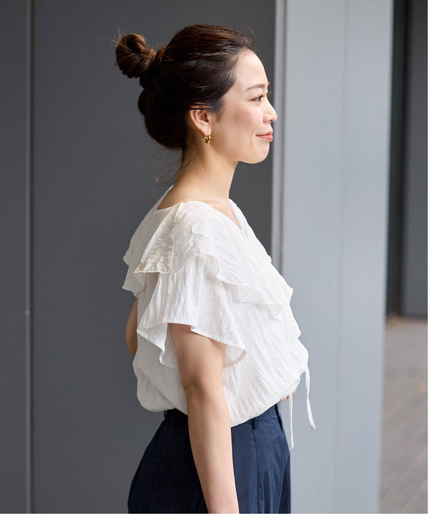 ラッフルカラー半袖ブラウス（シャツ／ブラウス）｜B.C STOCK（ベー  