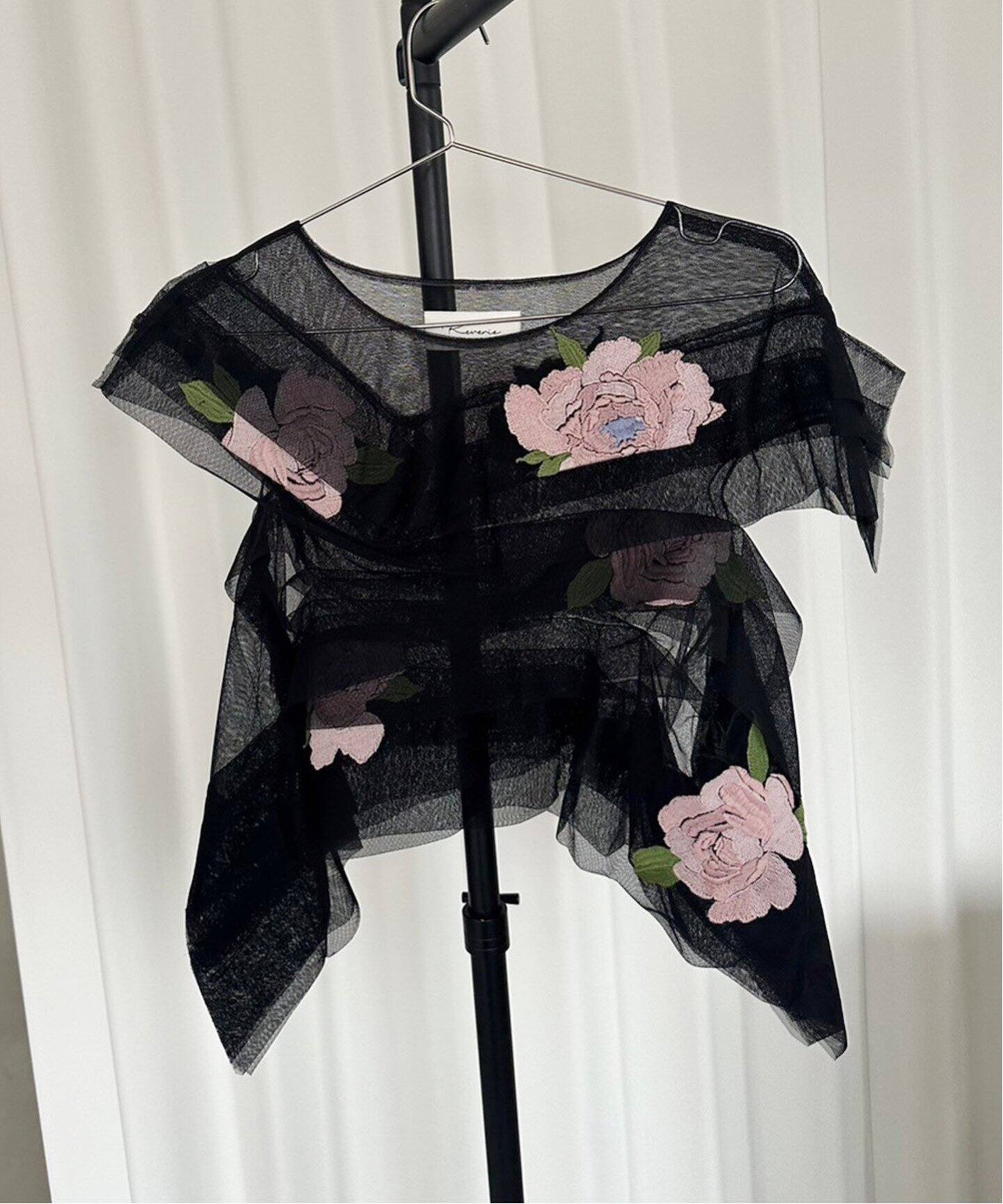 CAROLINE HU/キャロライン フウ】TULLE PLEATRD TOP（シャツ／ブラウス 