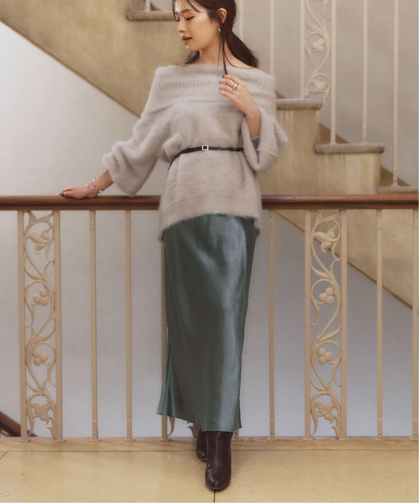 上下セット noble×laubeblanc カシミヤオフショルダー、スカート NOBLE×L'AUBE BLANC】《追加》ナローAラインサテンスカート（ロング