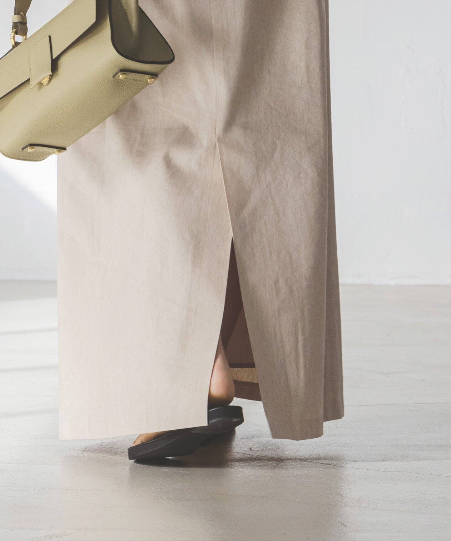 新品タグ付き】コットンリネンストレッチ Iラインスカート（GALERIE  