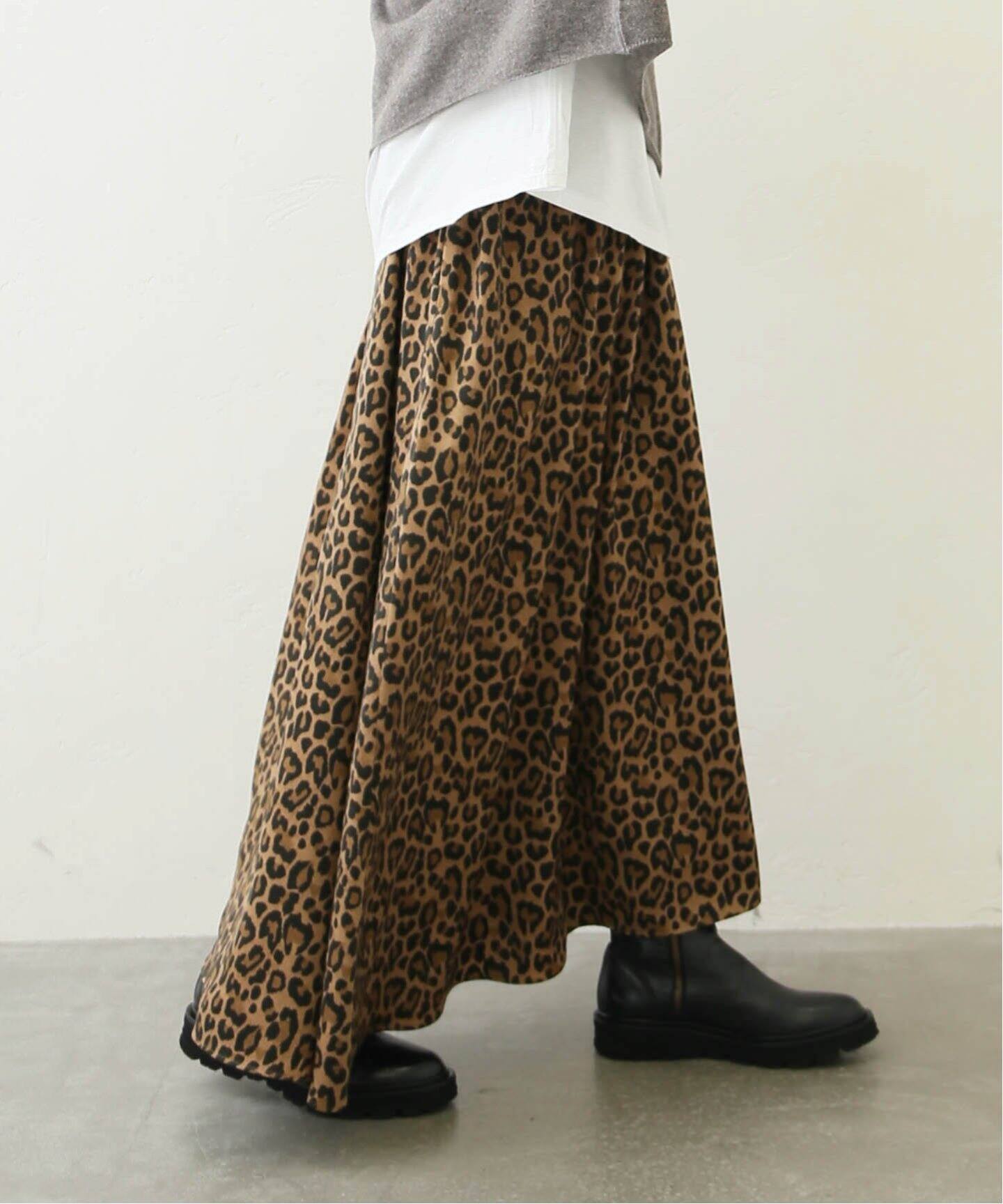 レオパードサテン マキシスカート（ロング・マキシ丈スカート  