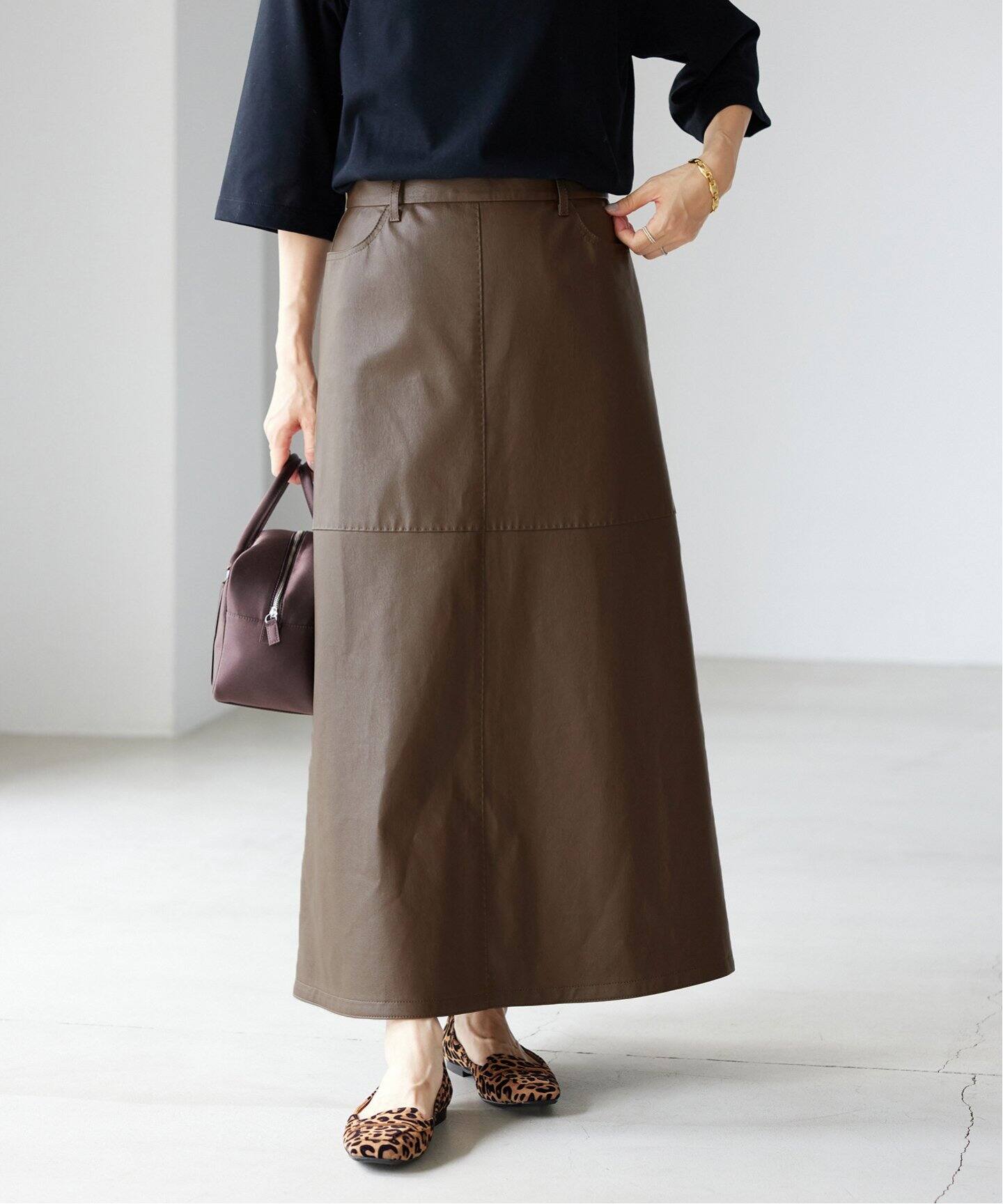 レザーライクトラペーズスカート（ロング・マキシ丈スカート）｜IENA  