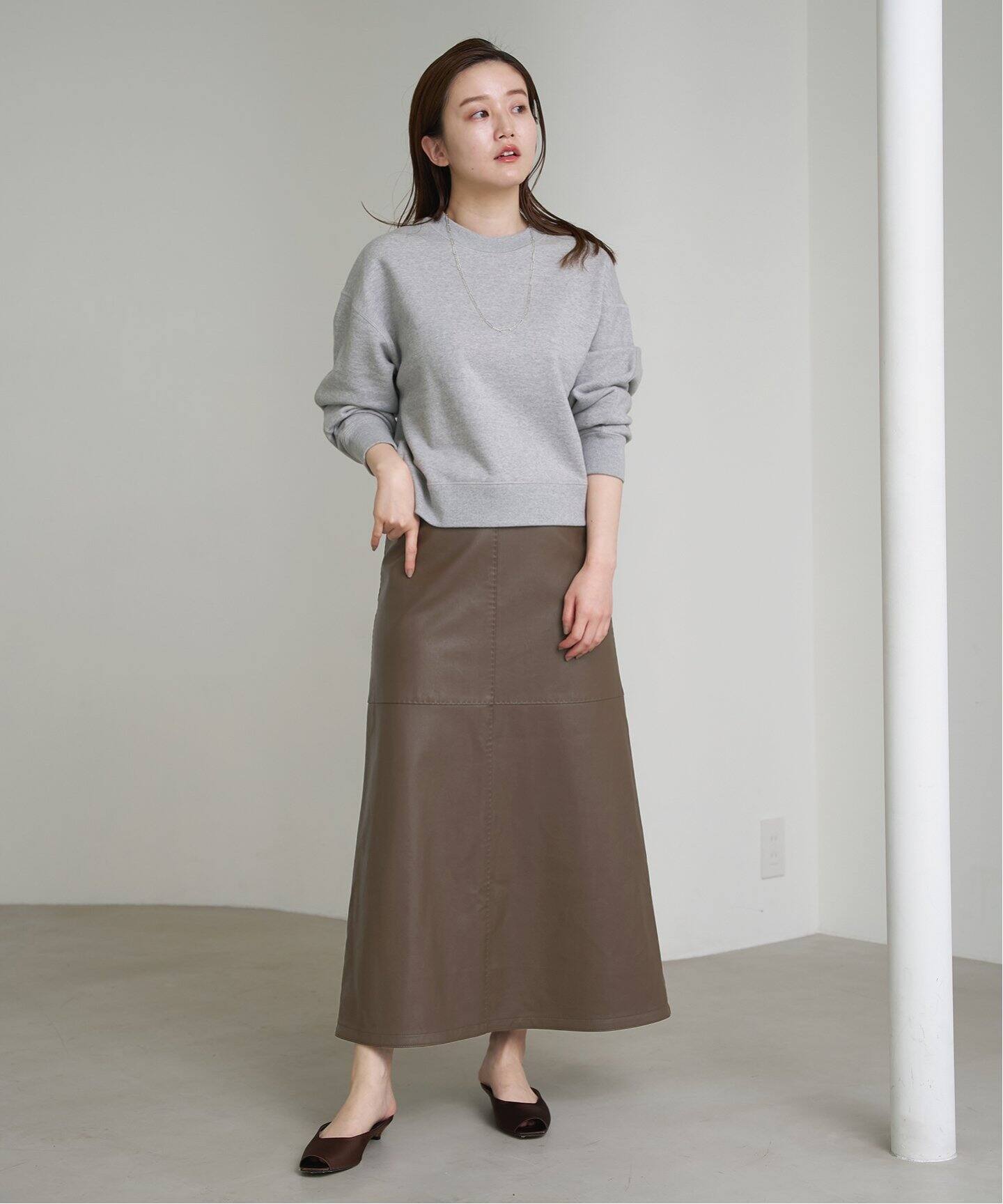 レザーライクトラペーズスカート（ロング・マキシ丈スカート）｜IENA  