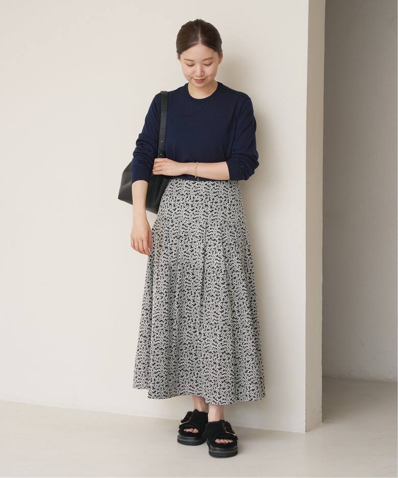 フラワー刺繍タックフレアスカート（ロング・マキシ丈スカート）｜IENA  
