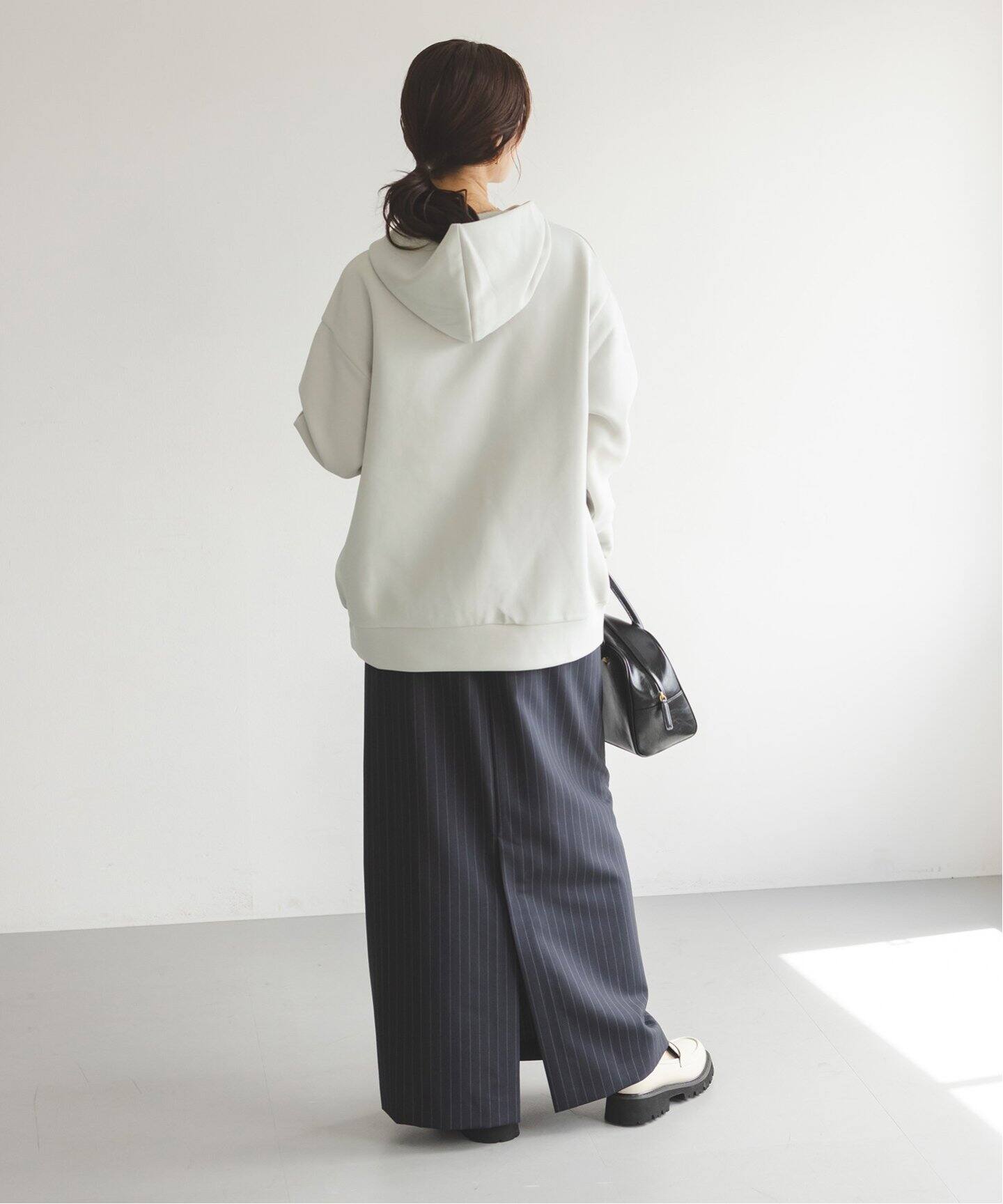 一部店舗・WEB限定》ダンボールフーディープルオーバー（パーカー