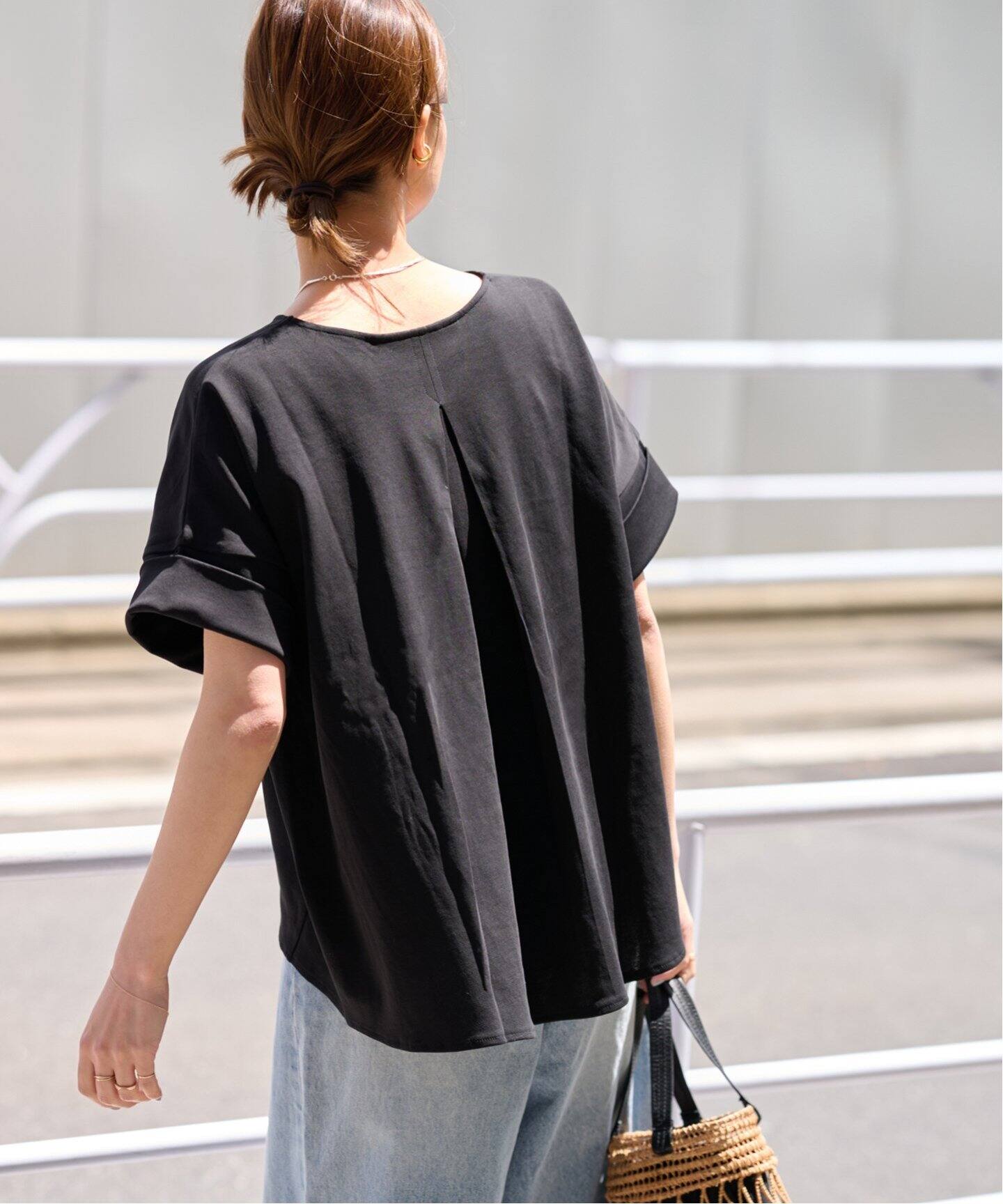 追加》ADDICTポンチクルーネックタックプルオーバー（Tシャツ