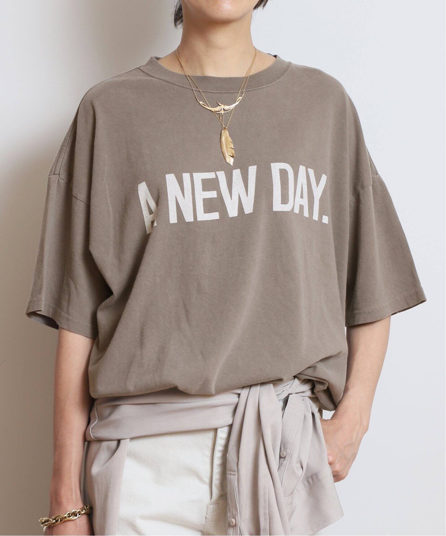 REMI RELIEF/レミレリーフ】 A NEW DAY Tシャツ（Tシャツ／カットソー 