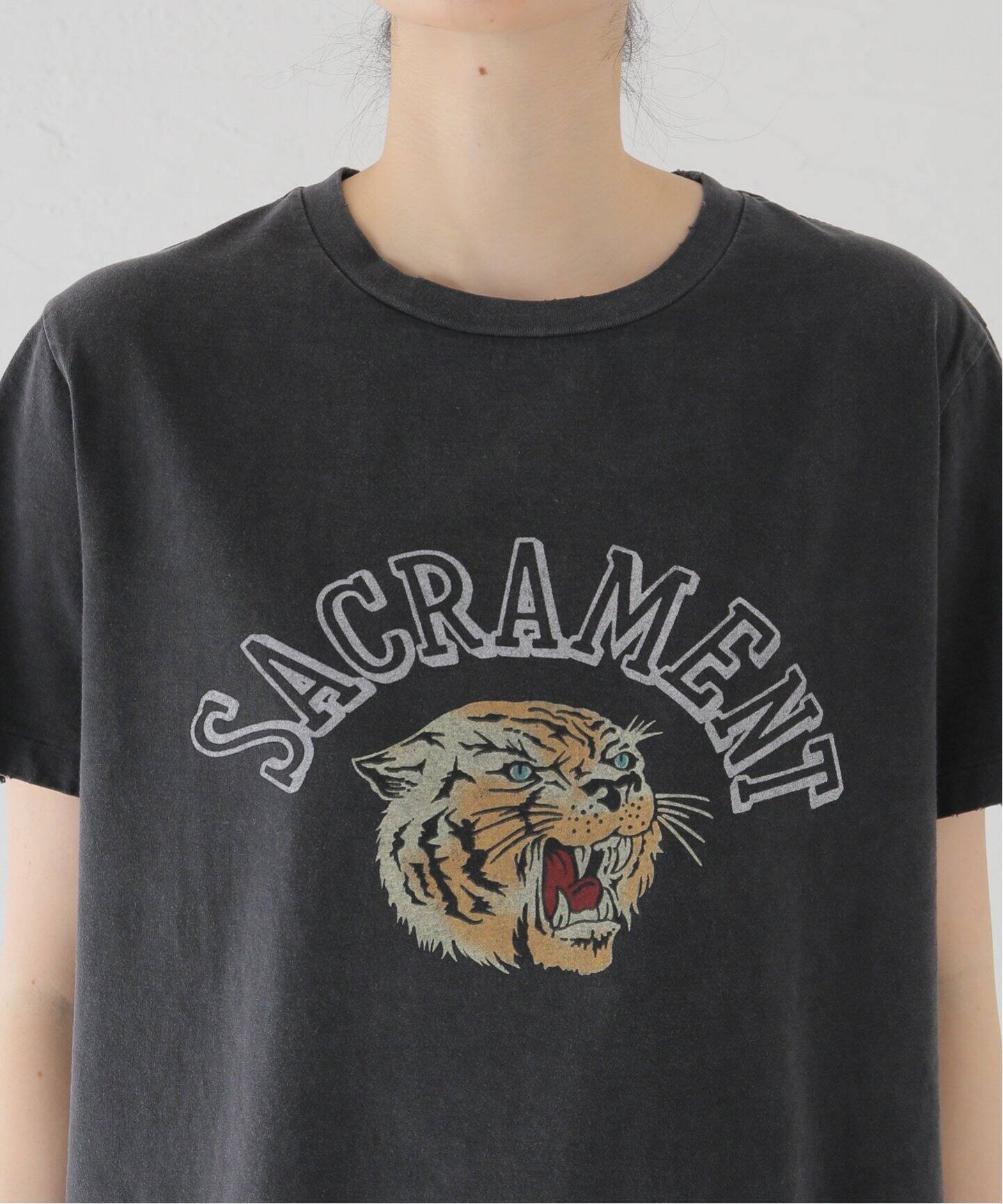 REMI RELIEF/レミレリーフ】SACRAMENT TIGER Tシャツ（Tシャツ 