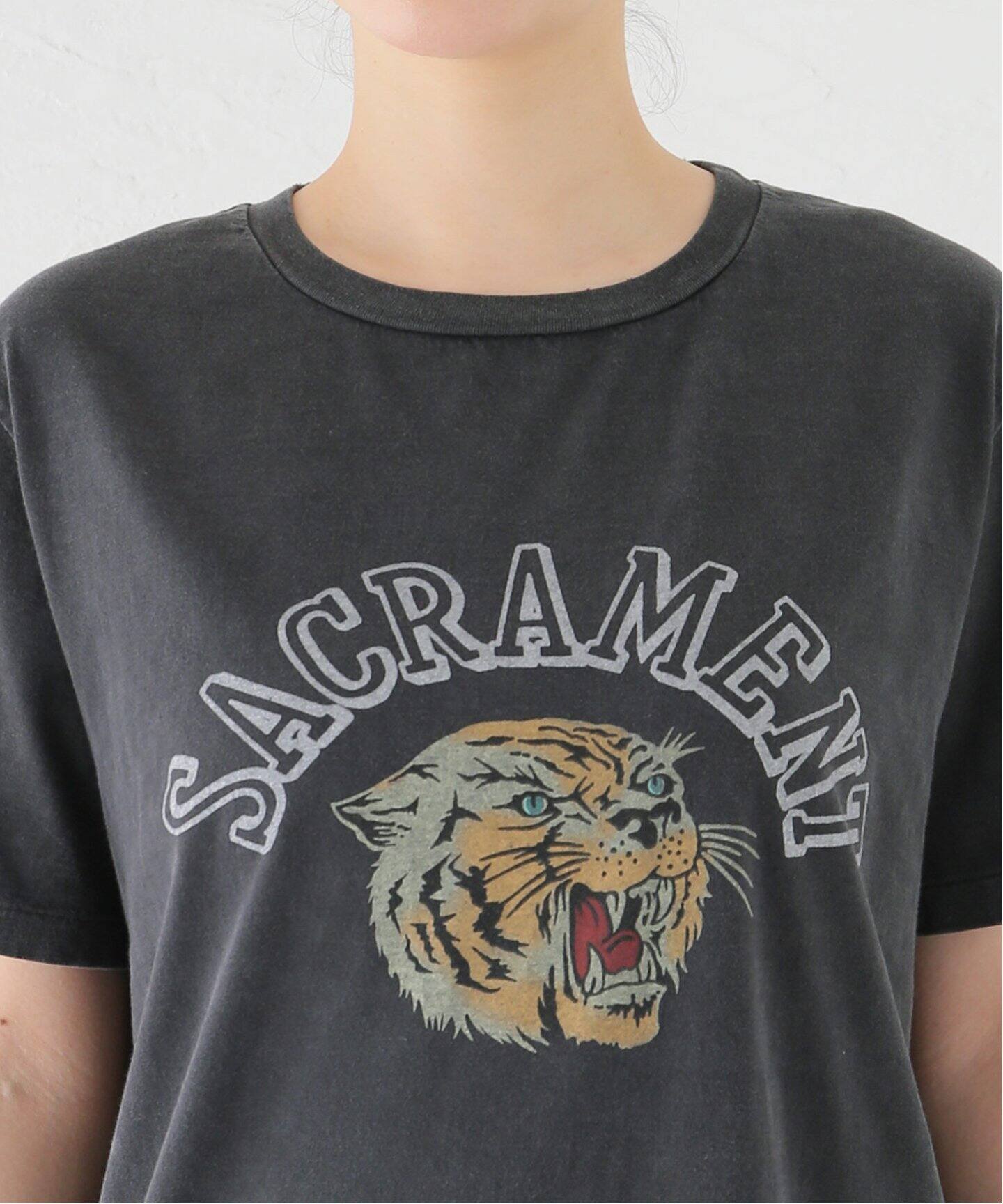 REMI RELIEF/レミレリーフ】SACRAMENT TIGER Tシャツ（Tシャツ  