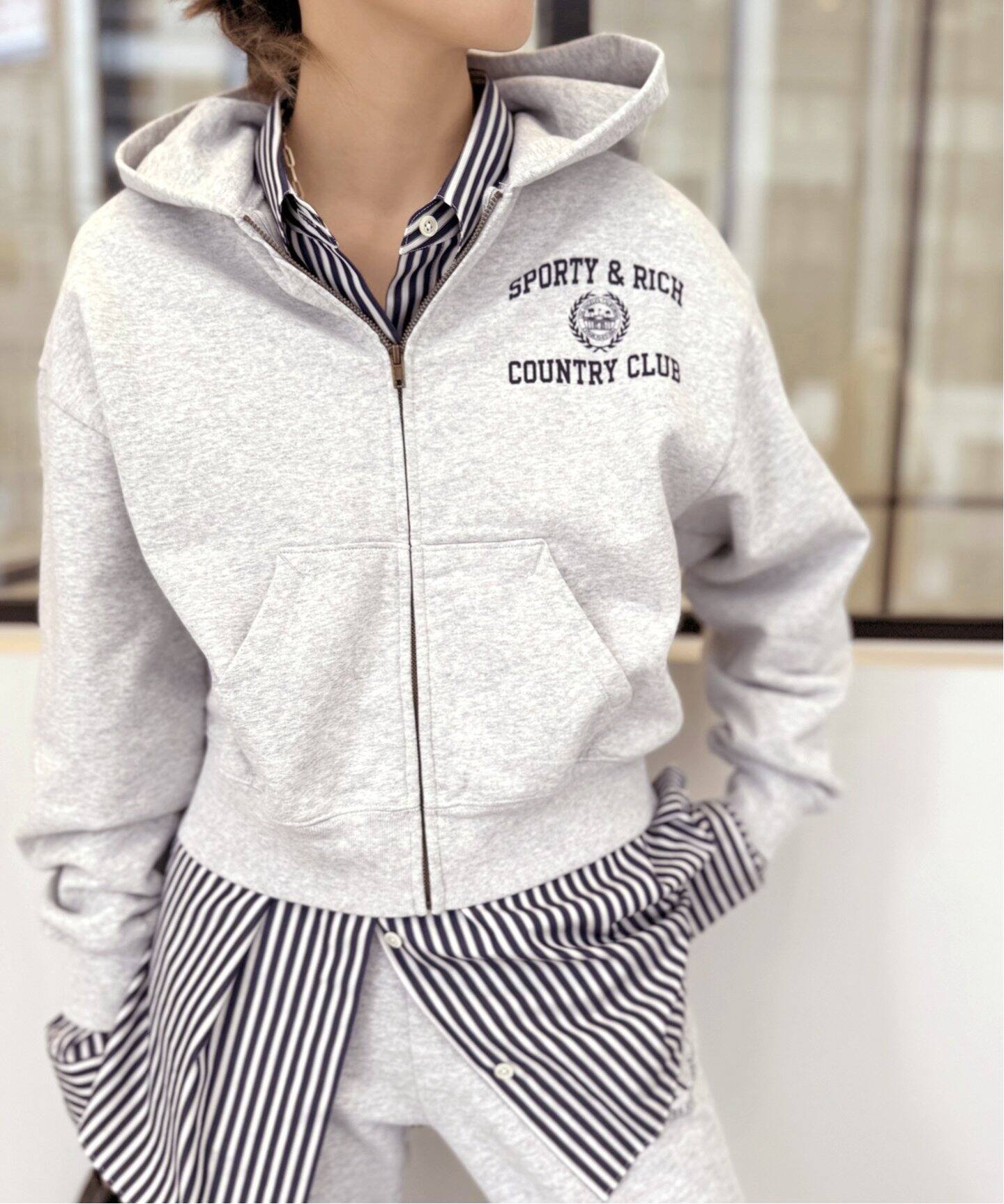 SPORTY&RICH/スポーティアンドリッチ】 Zipped Cropped Hoodie  