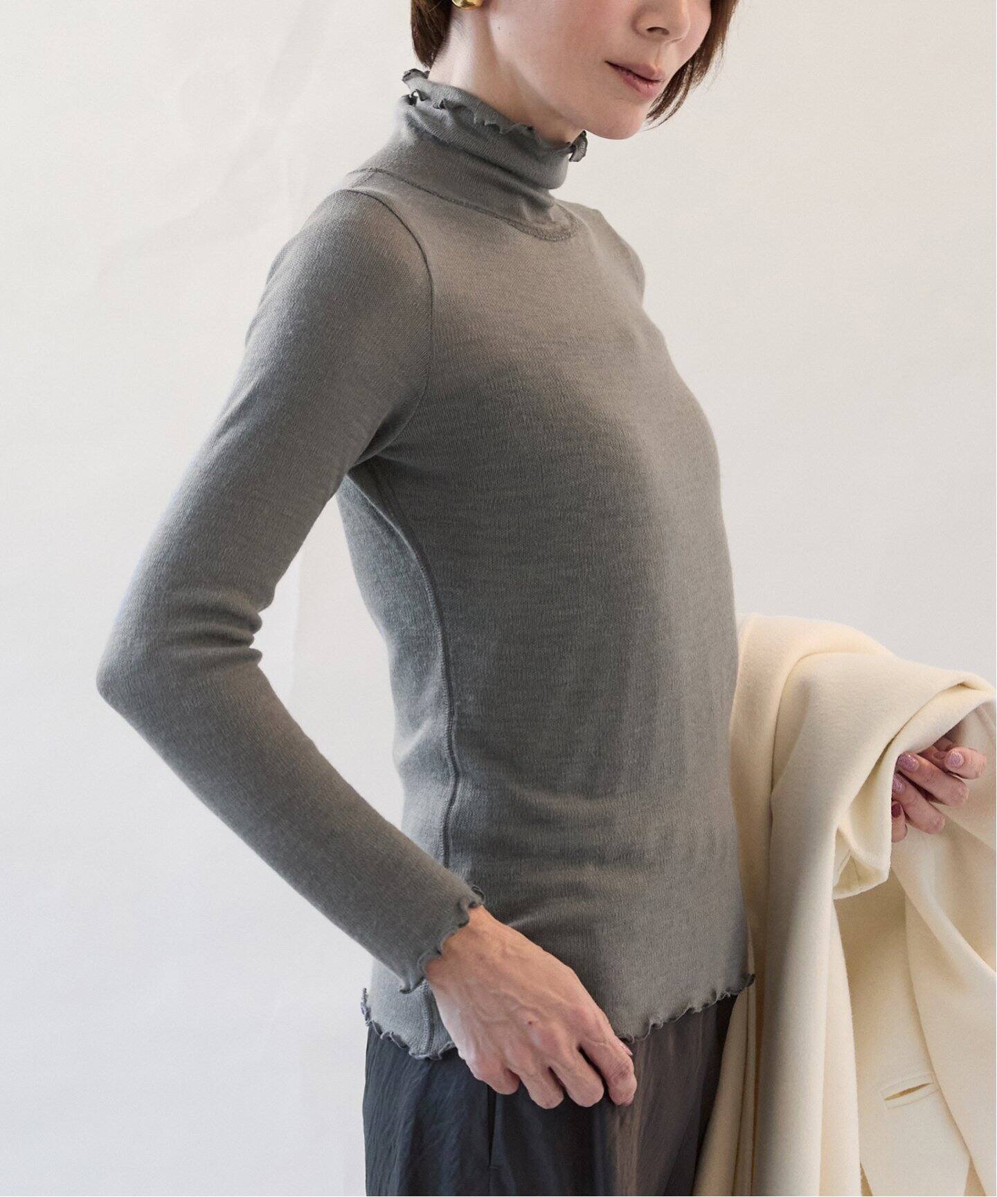 TOQUE （トック）ハリヌキスムスハイネックプルオーバー 
