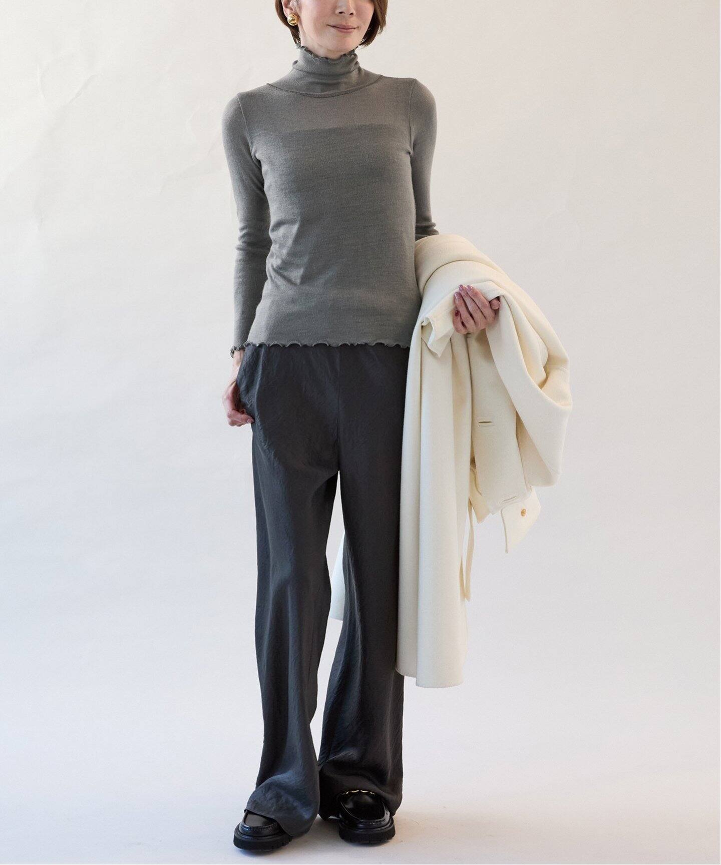 TOQUE （トック）ハリヌキスムスハイネックプルオーバー 