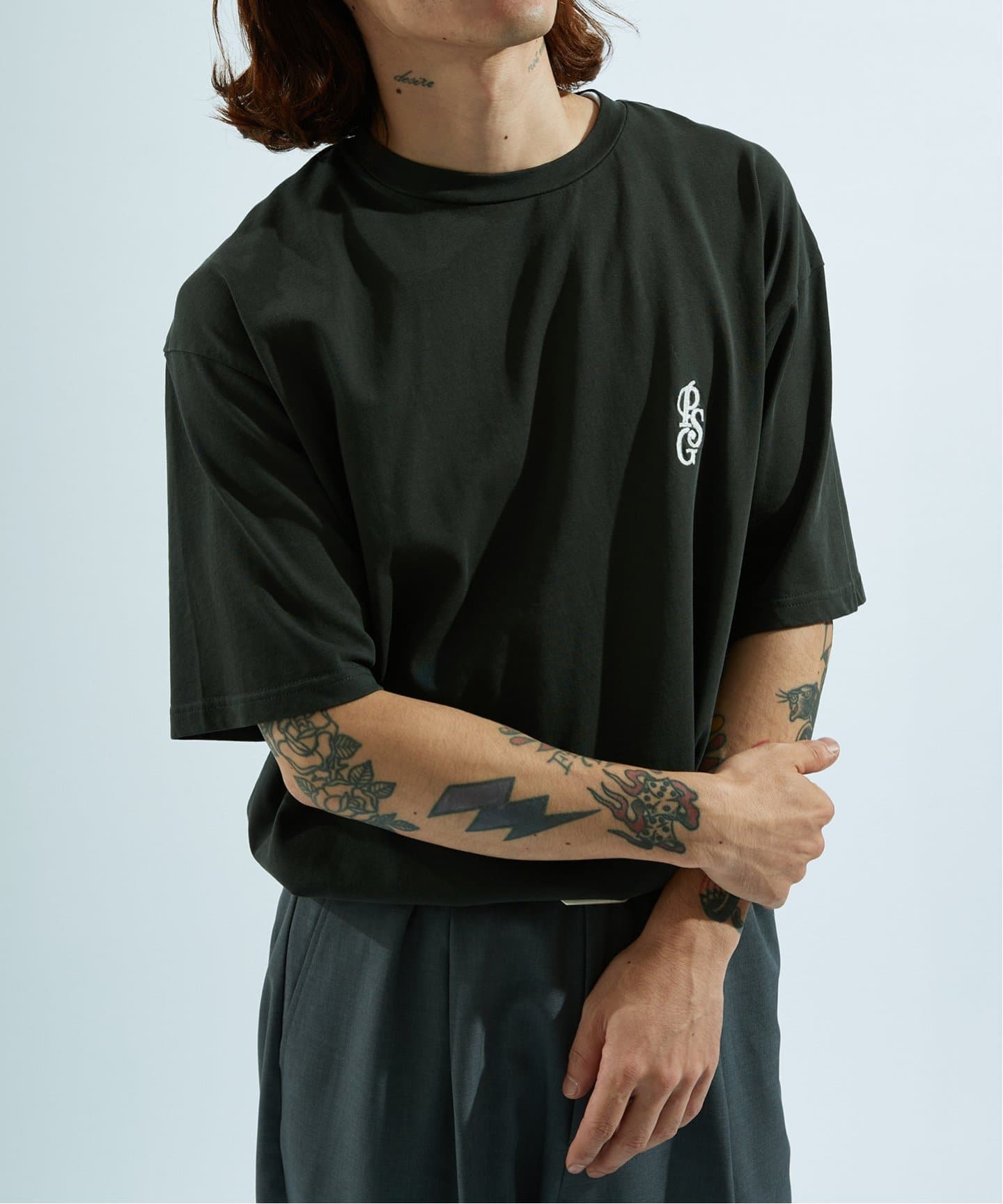 即 Paris Saint Germain パリサン イタリック フォント フーディ Paris Saint-Germain / パリ・サン＝ジェルマン】JP ITALIC LOGO