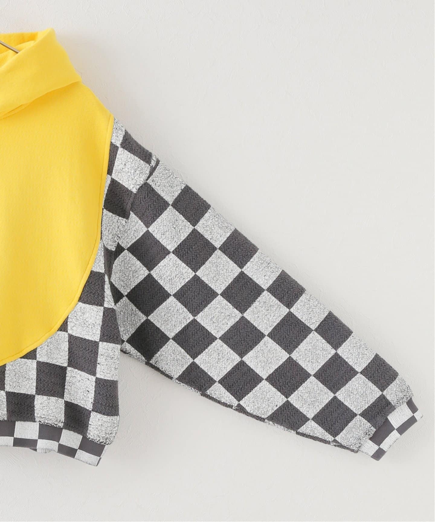 ERL / イーアールエル】 MEN YELLOW CHECKER SWIRL HOODIE KNIT