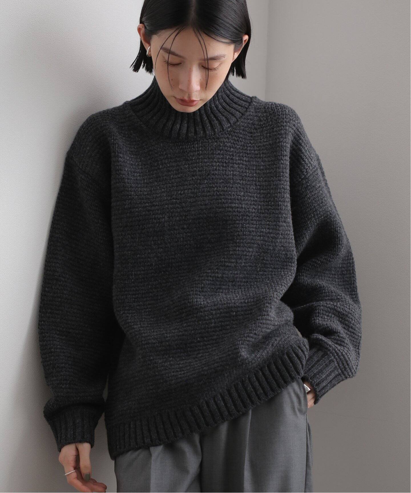 ATON LAMBS WOOL HIGHNECK SWEATER (UNISEX)（ニット／セーター 