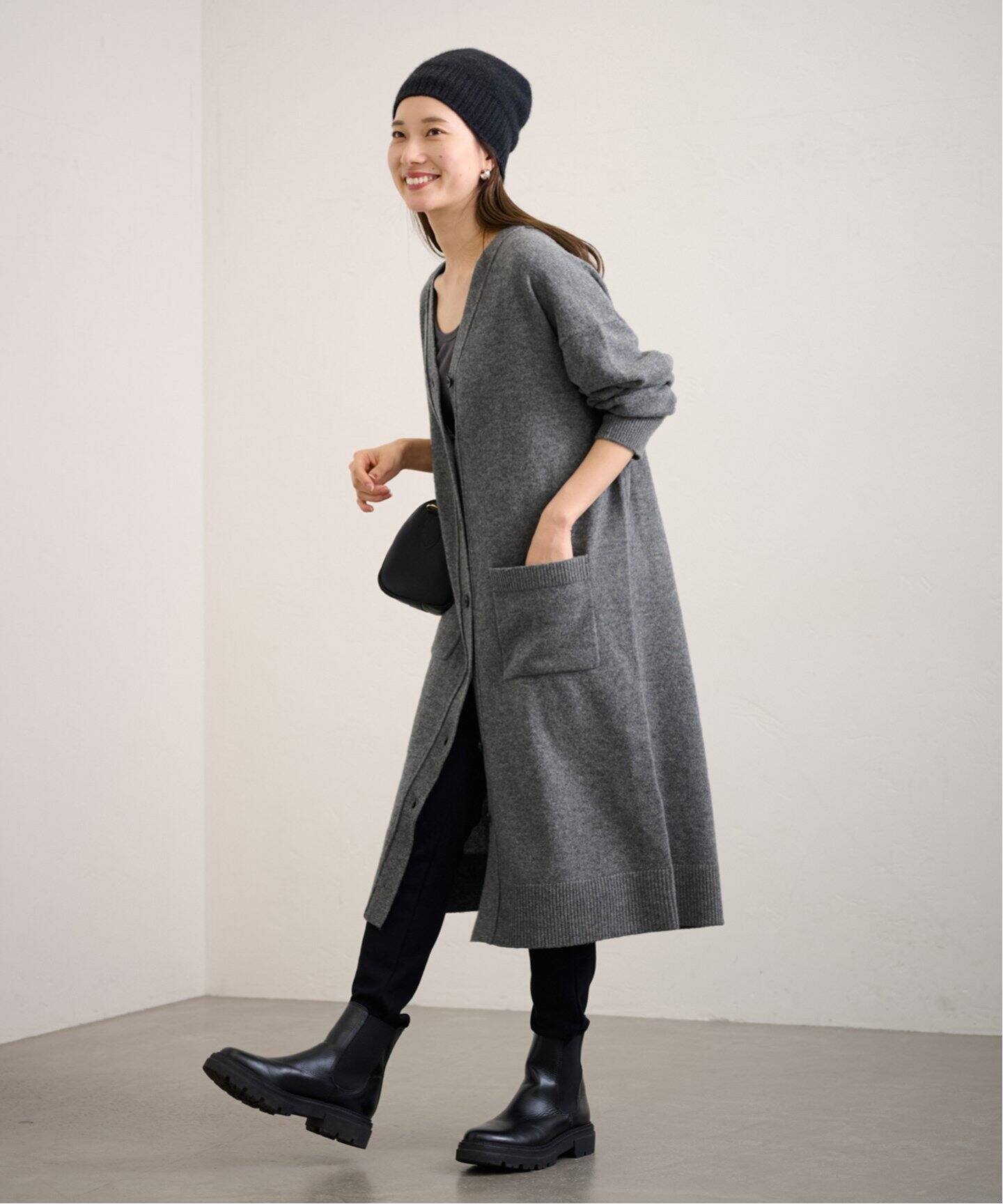 Merino Wool ロングVカーディガン（ニットワンピース）｜FRAMeWORK 