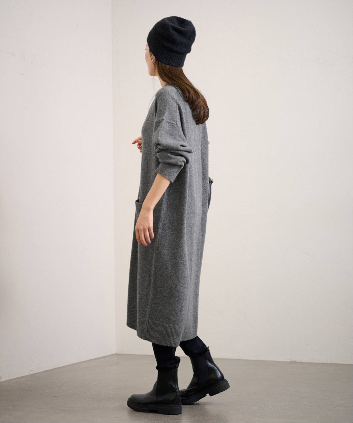 Merino Wool ロングVカーディガン（ニットワンピース）｜FRAMeWORK 