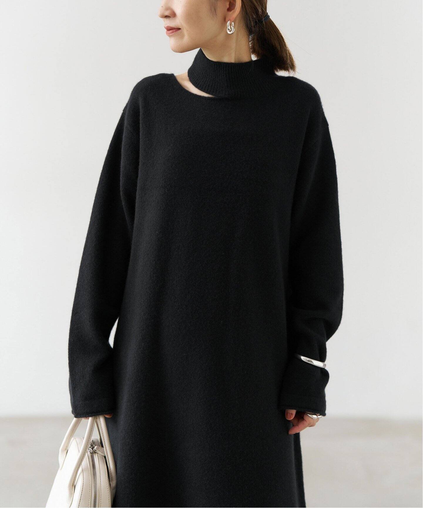 予約》ウールカシミヤスリットネックワンピース（ニットワンピース 