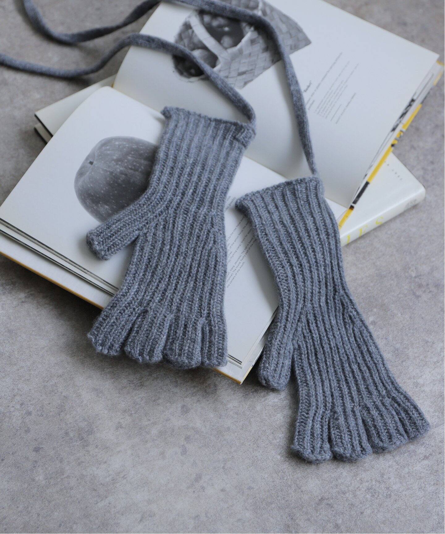 レオナール*カシミヤ混ウール手袋*新品 かゆ