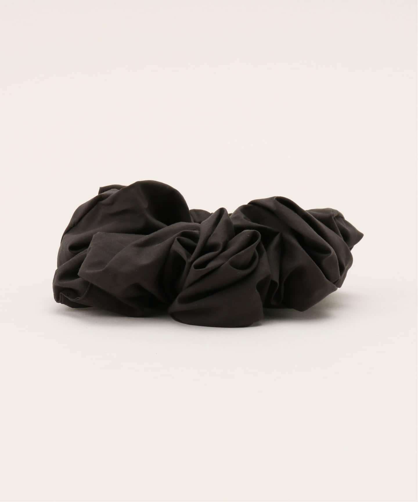 MARYAM NASSIR ZADEH】 CAMELLIA SCRUNCHIE（ヘアアクセサリー