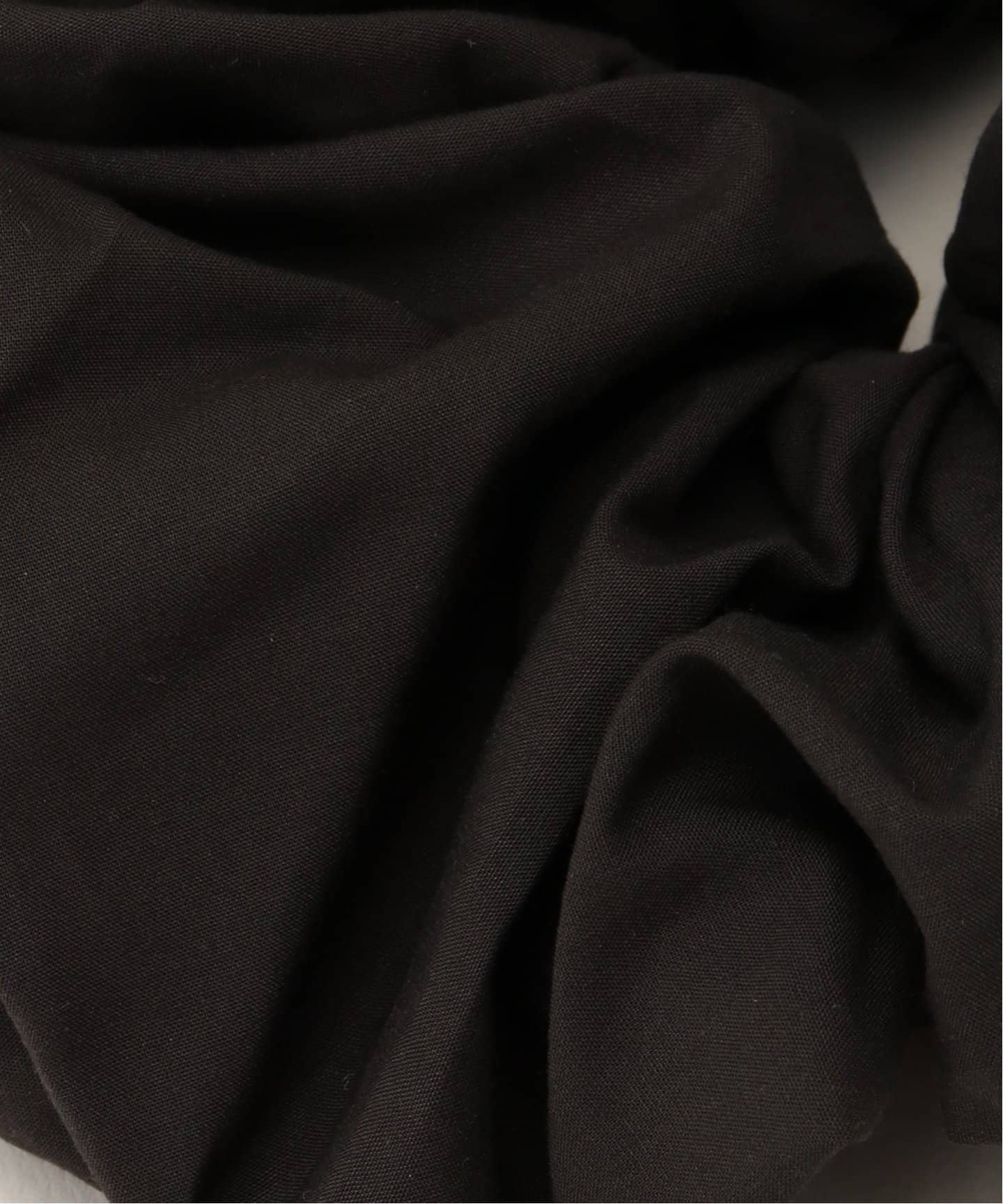 MARYAM NASSIR ZADEH】 CAMELLIA SCRUNCHIE（ヘアアクセサリー
