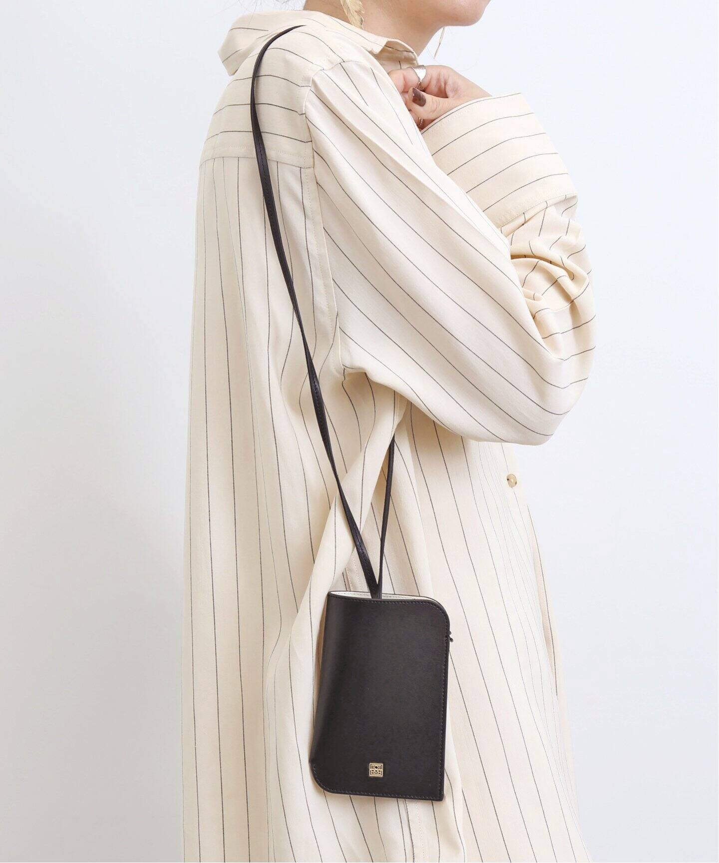TOTEME/トーテム】 POCKET LEATHER POUCH（ポーチ）｜L