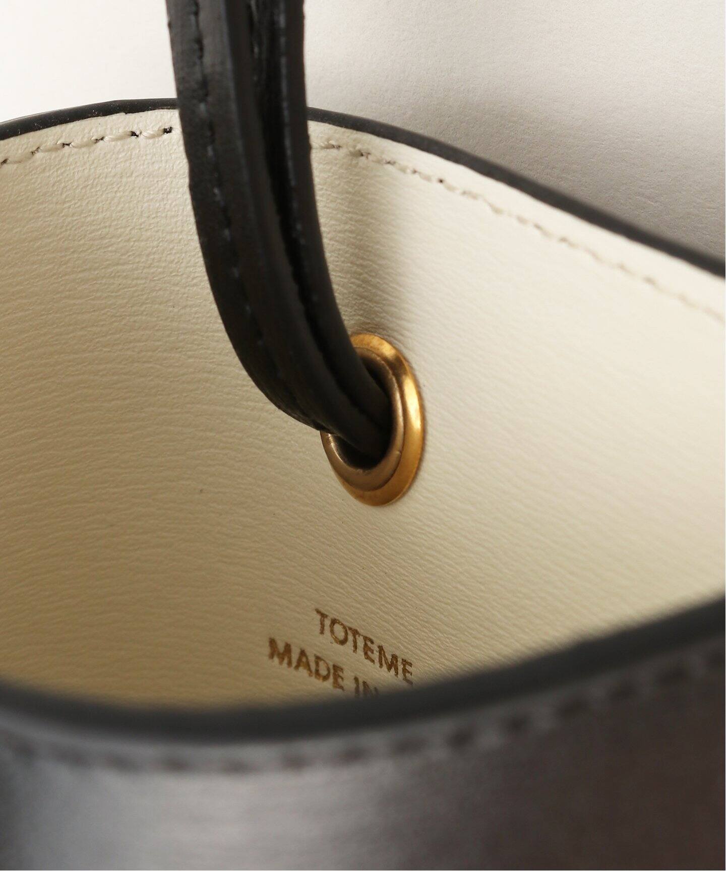 TOTEME/トーテム】 POCKET LEATHER POUCH（ポーチ）｜L