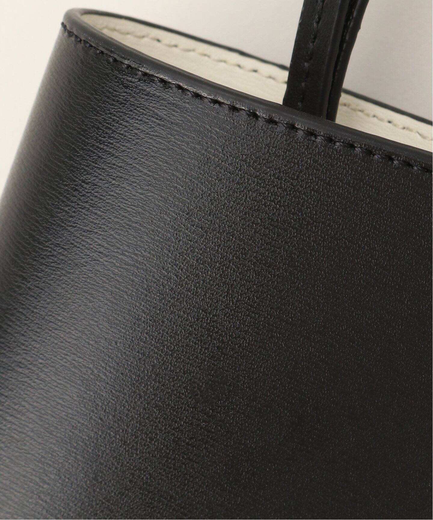 TOTEME/トーテム】 POCKET LEATHER POUCH（ポーチ）｜L