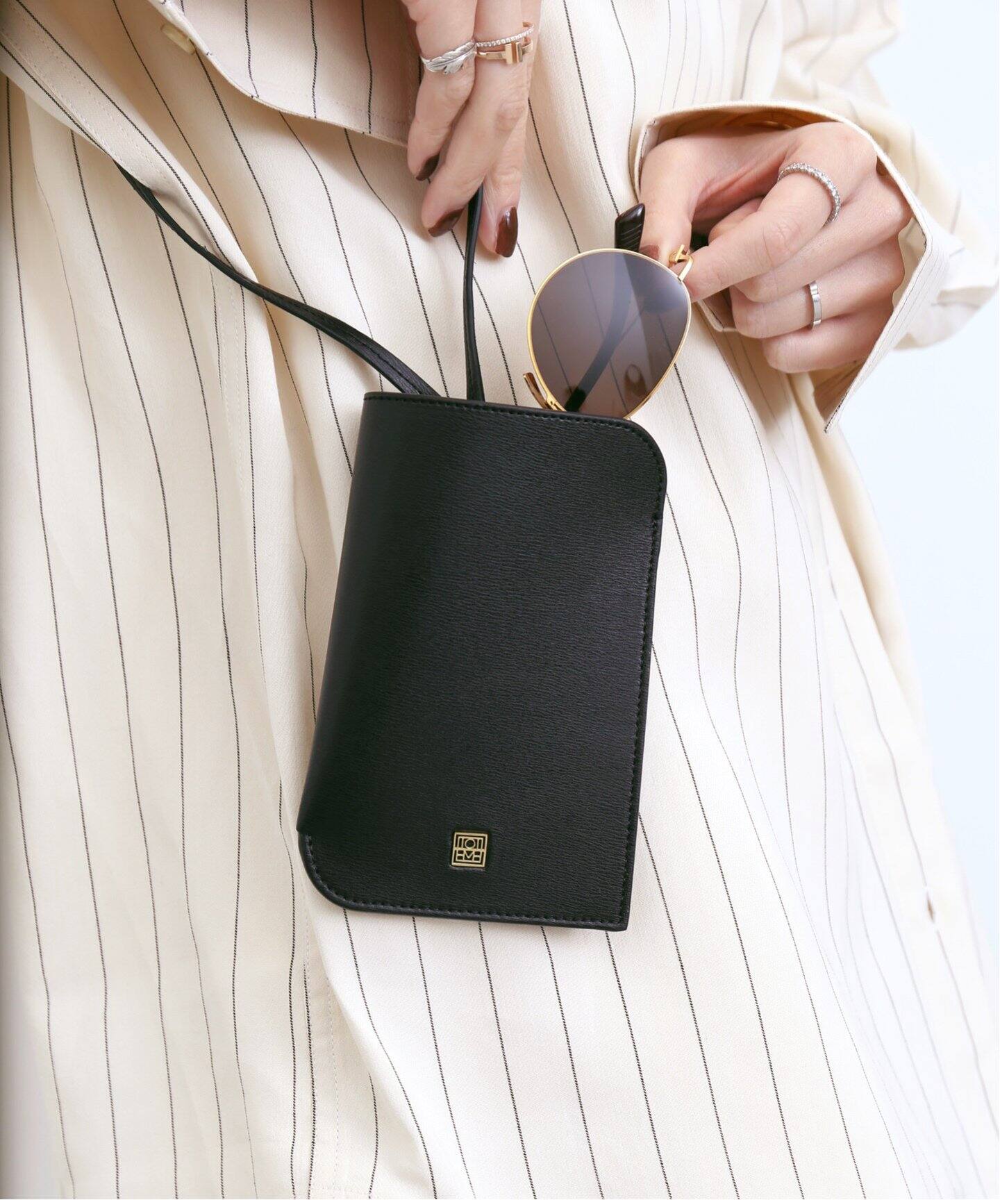 TOTEME/トーテム】 POCKET LEATHER POUCH（ポーチ）｜L