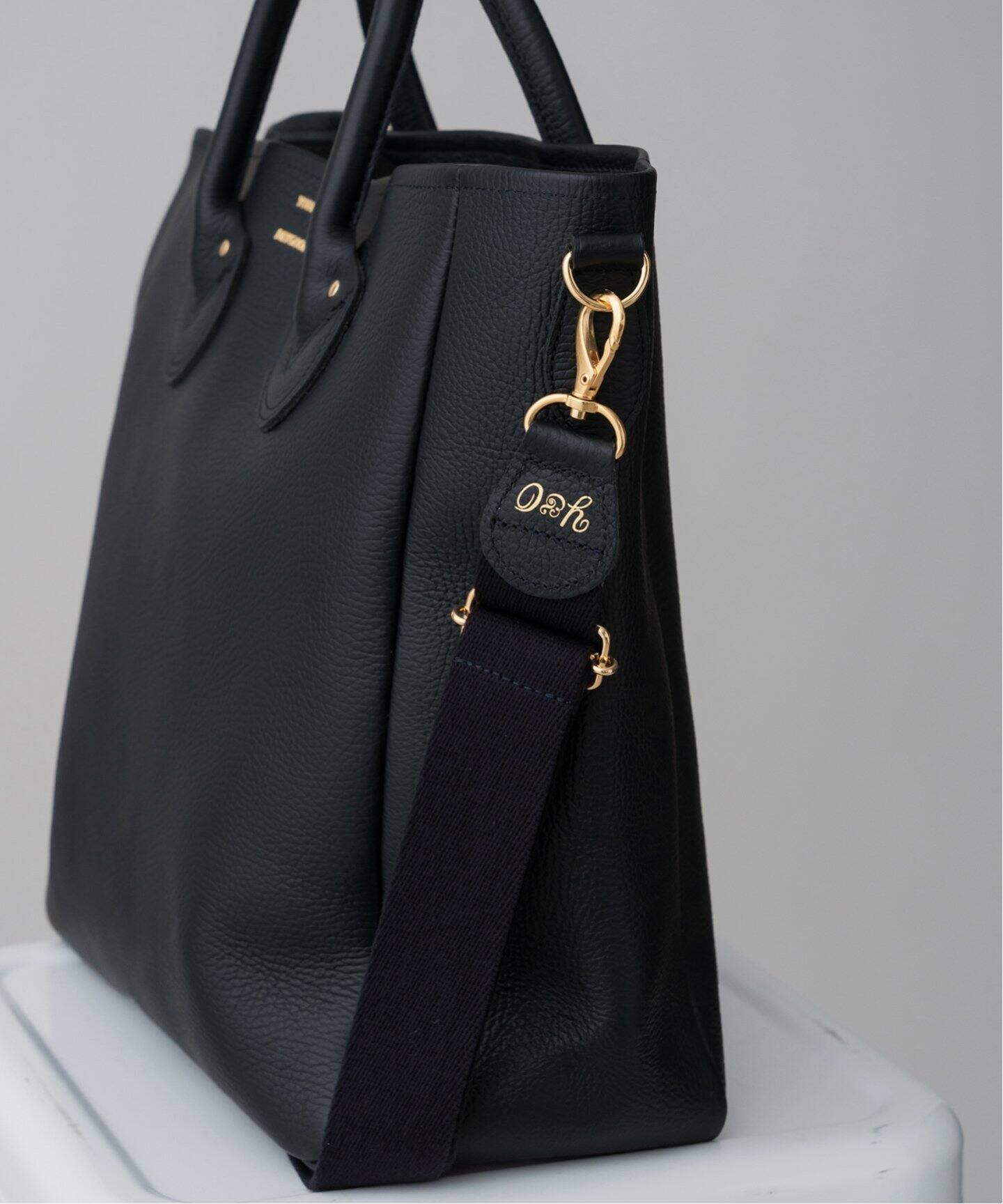 ヤングアンドオルセン ショルダーバッグ 介し ストラップ ブラック 