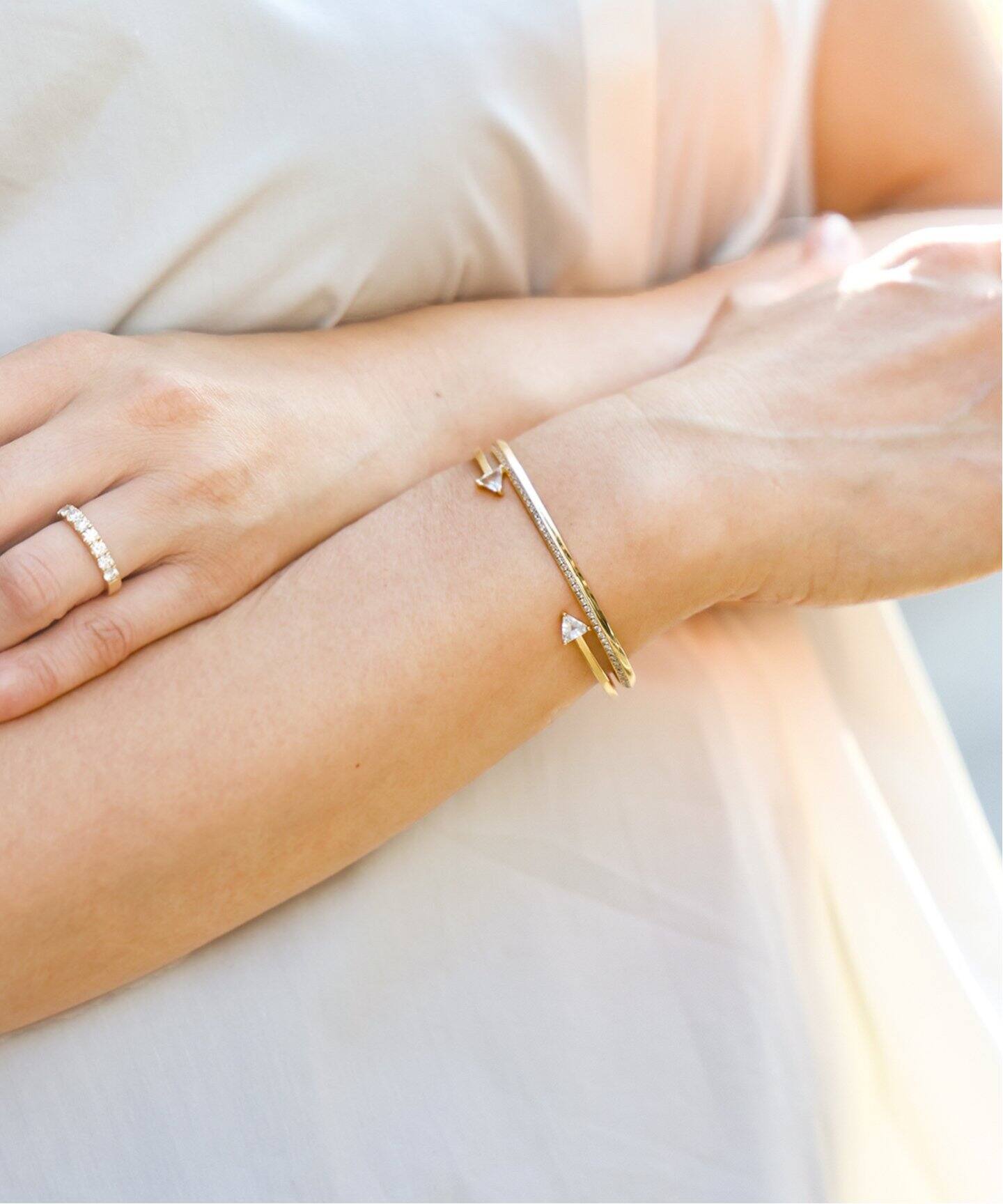 追加【Laaina/ラアイナ】 TRIANGLE TOPAZ CUFF（ブレスレット  