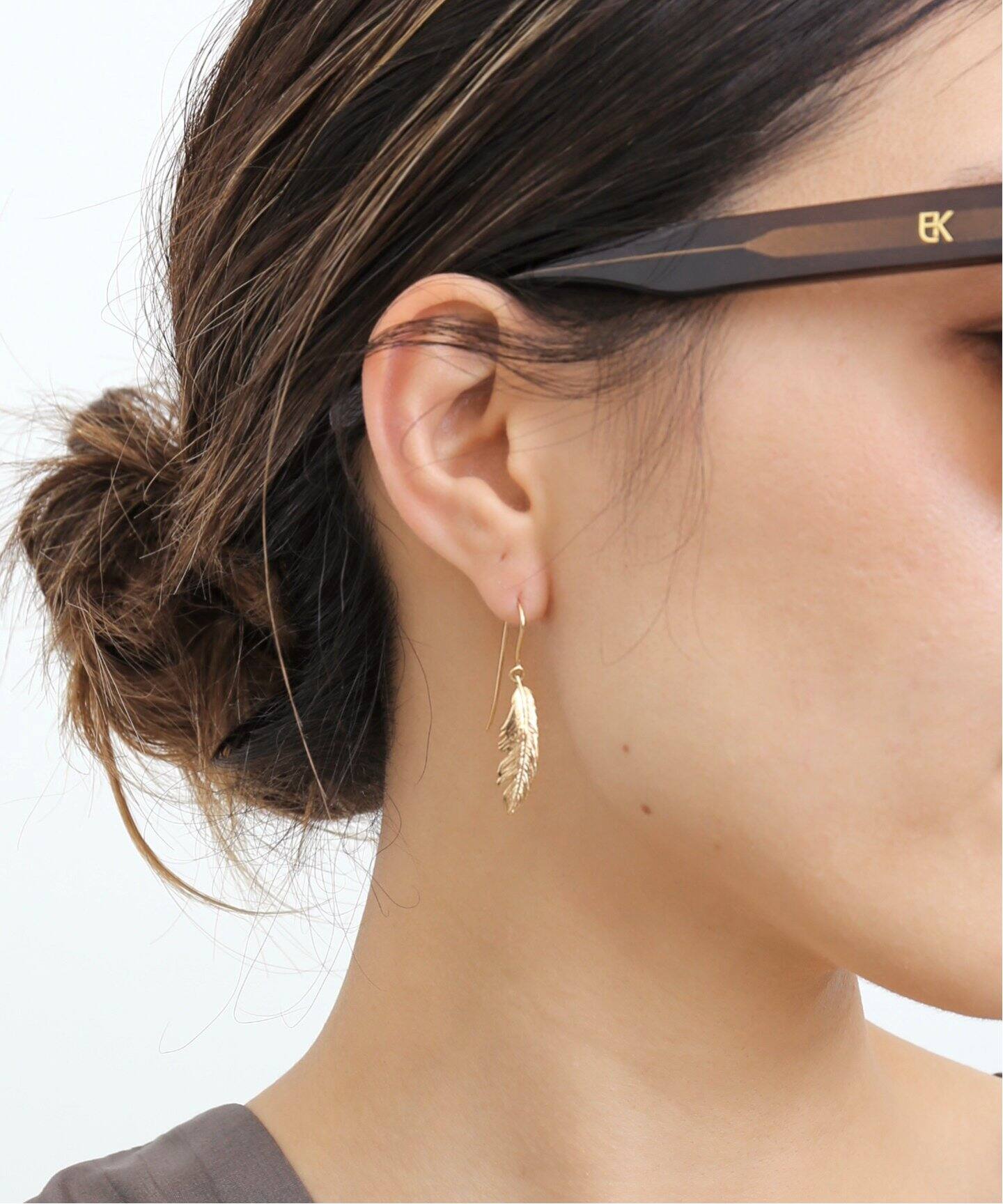 MANON/マノン】 feather earrings small（ピアス（両耳用））｜L  