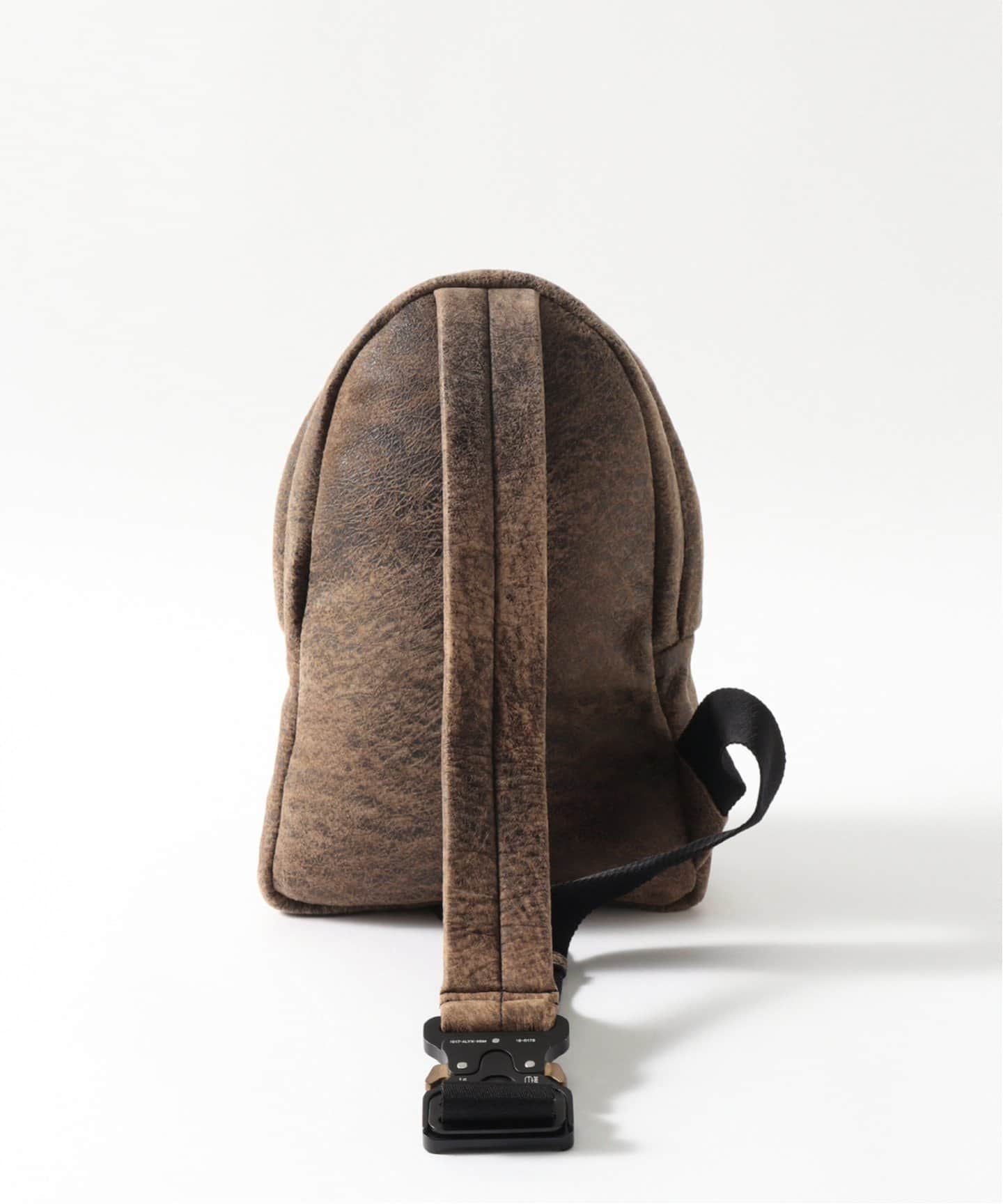1017 ALYX 9SM TREATED LEATHER CROSSBODY BACKPACK（ショルダーバッグ