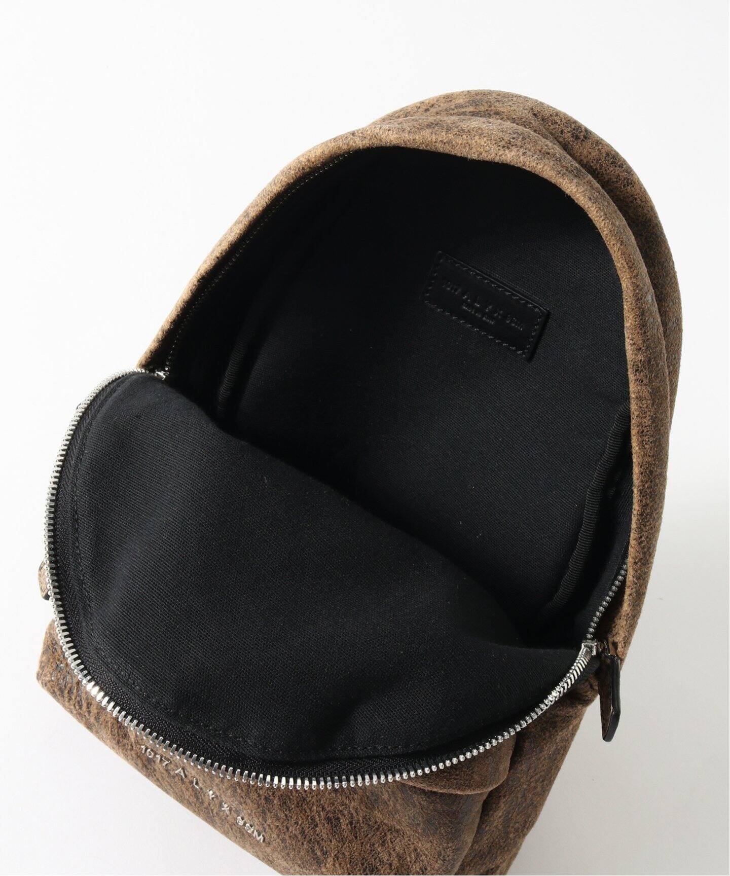1017 ALYX 9SM TREATED LEATHER CROSSBODY BACKPACK（ショルダーバッグ