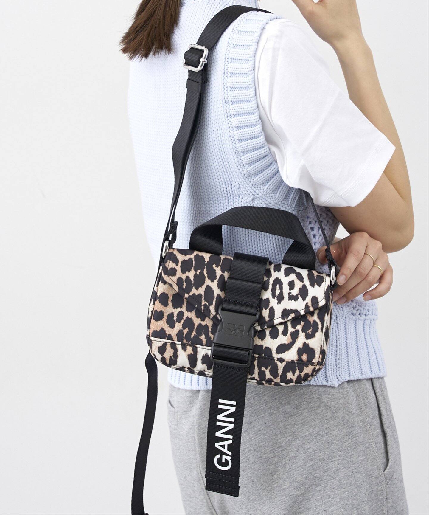 GANNI / ガニー】 Recycled Tech Mini Satchel Leopard（ショルダー 