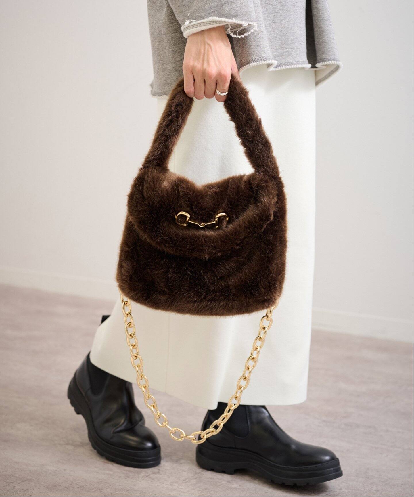 A POINT/アポワン chain strap ecofurバッグ（ハンドバッグ 