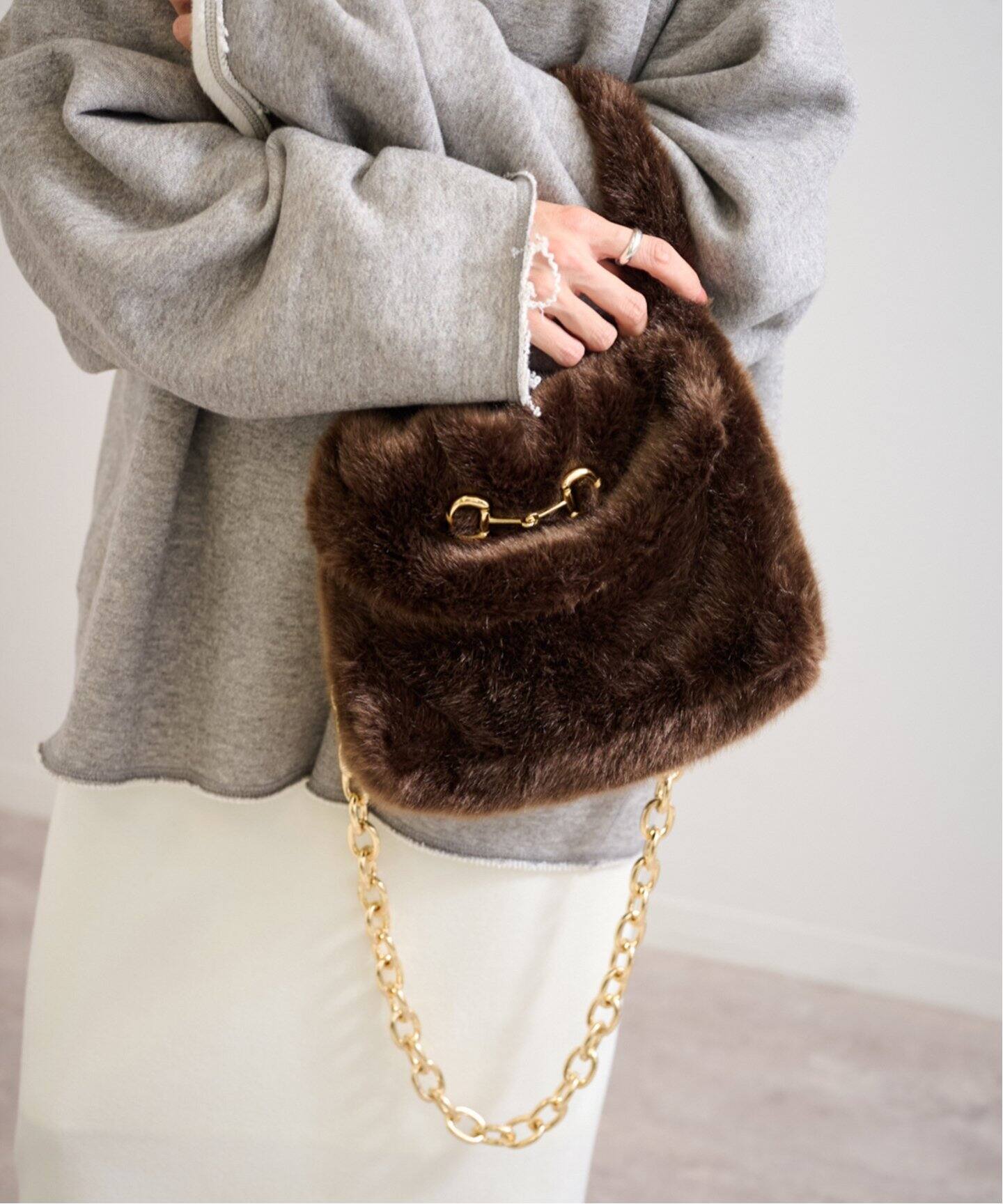 A POINT/アポワン chain strap ecofurバッグ（ハンドバッグ 