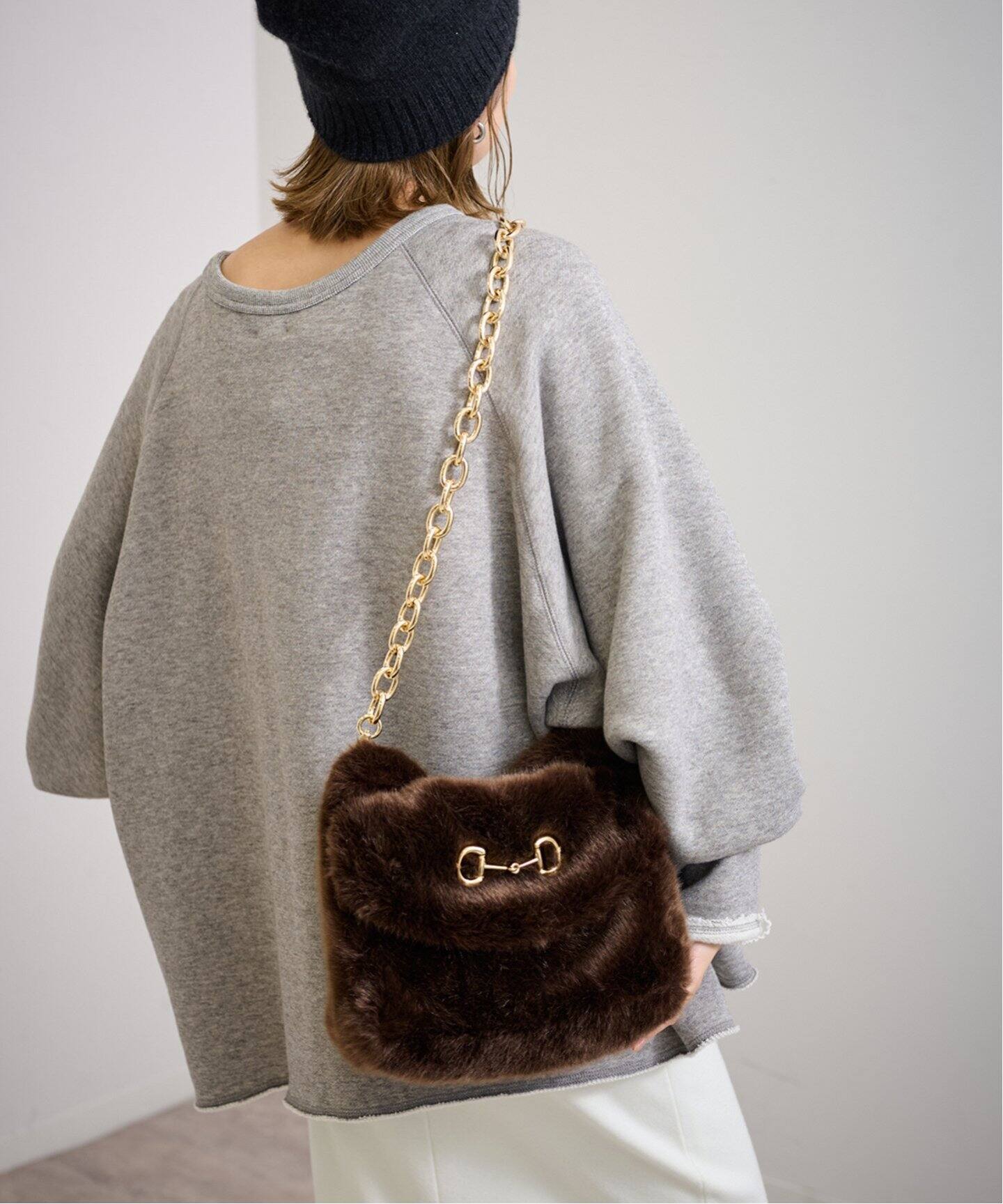 A POINT/アポワン chain strap ecofurバッグ（ハンドバッグ 